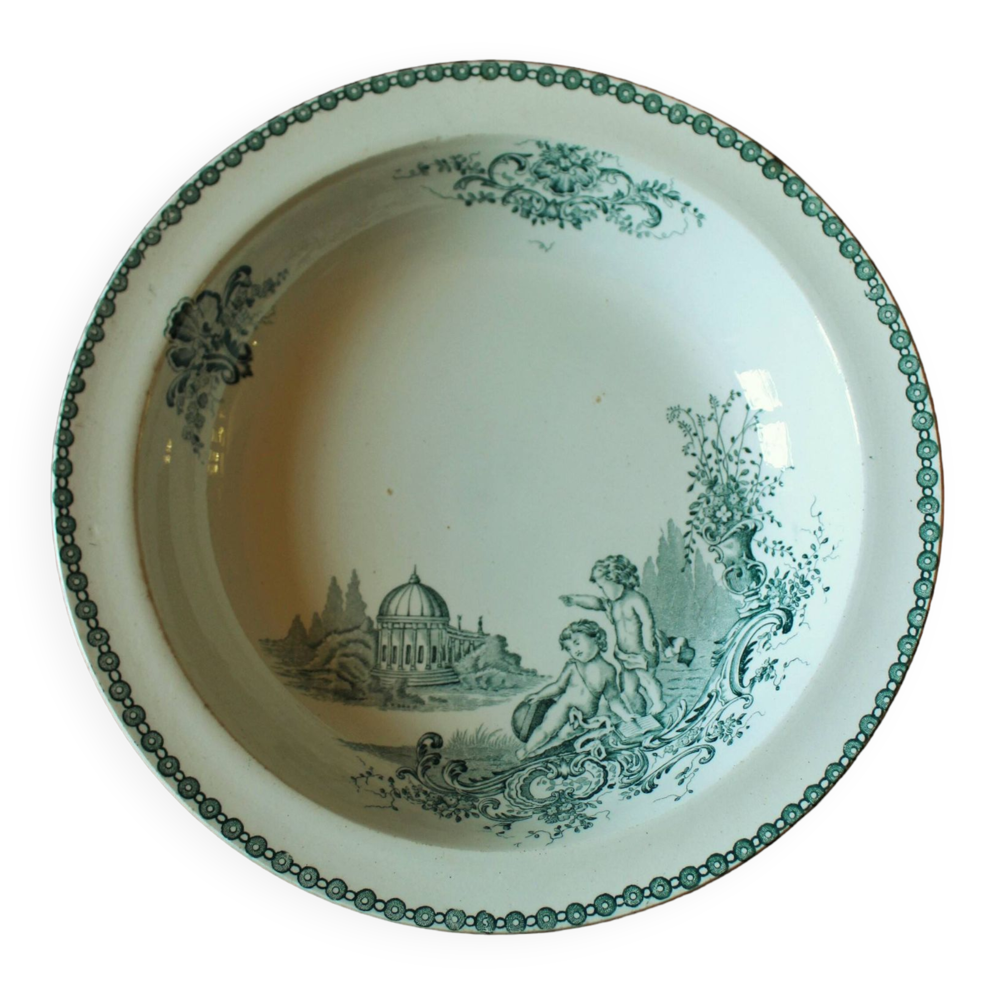 Round hollow dish Trianon green Saint Amand