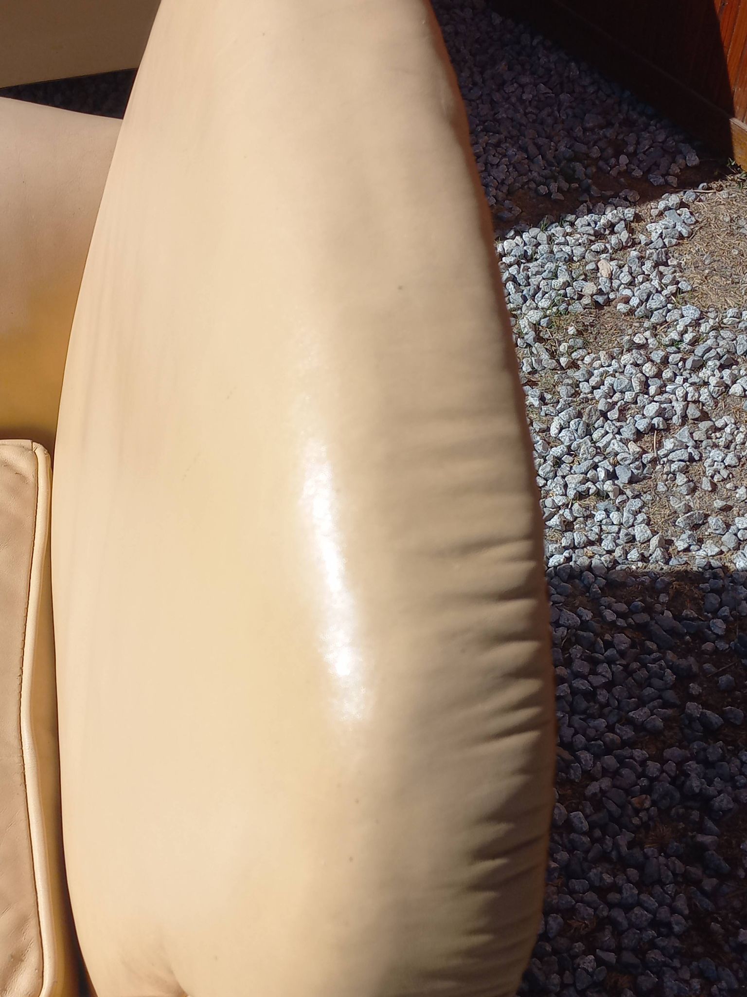 Pair of 1930s club armchairs in ivory leather.