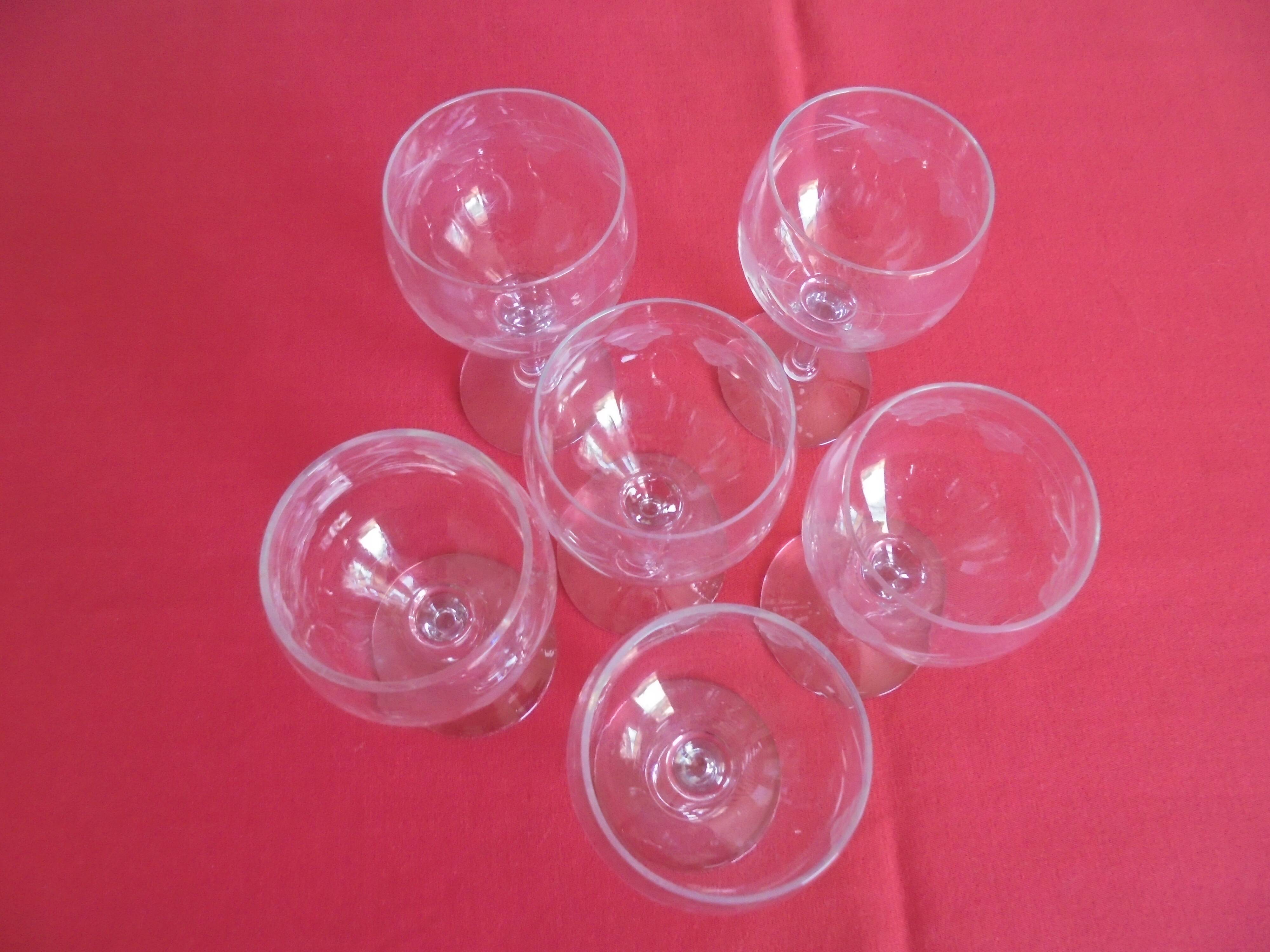 Lot 6 verres à pied en cristal ciselé non signé  hauteur 12,5 cm