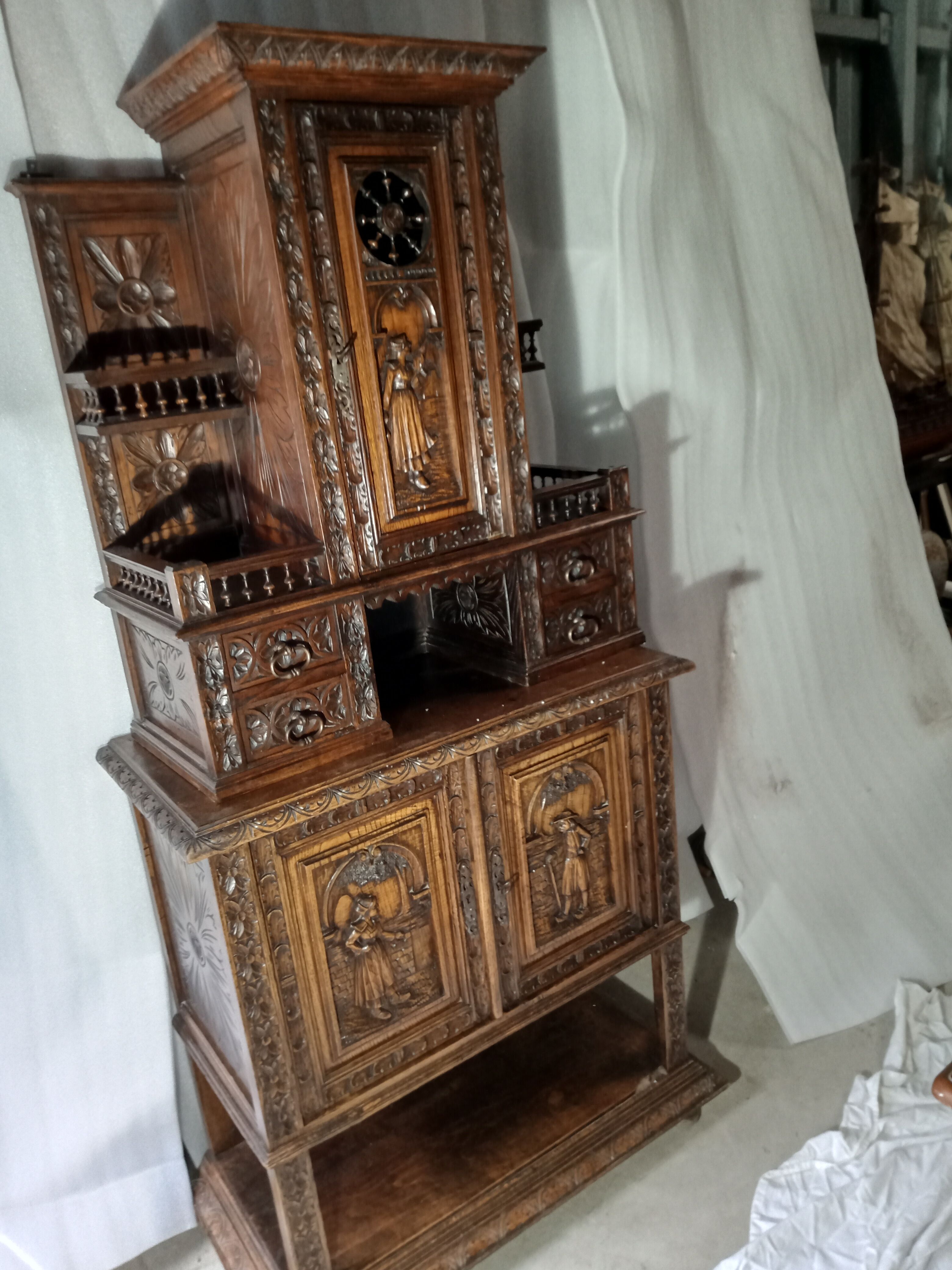 Furniture 2 Breton bodies in oak wood carved with characters