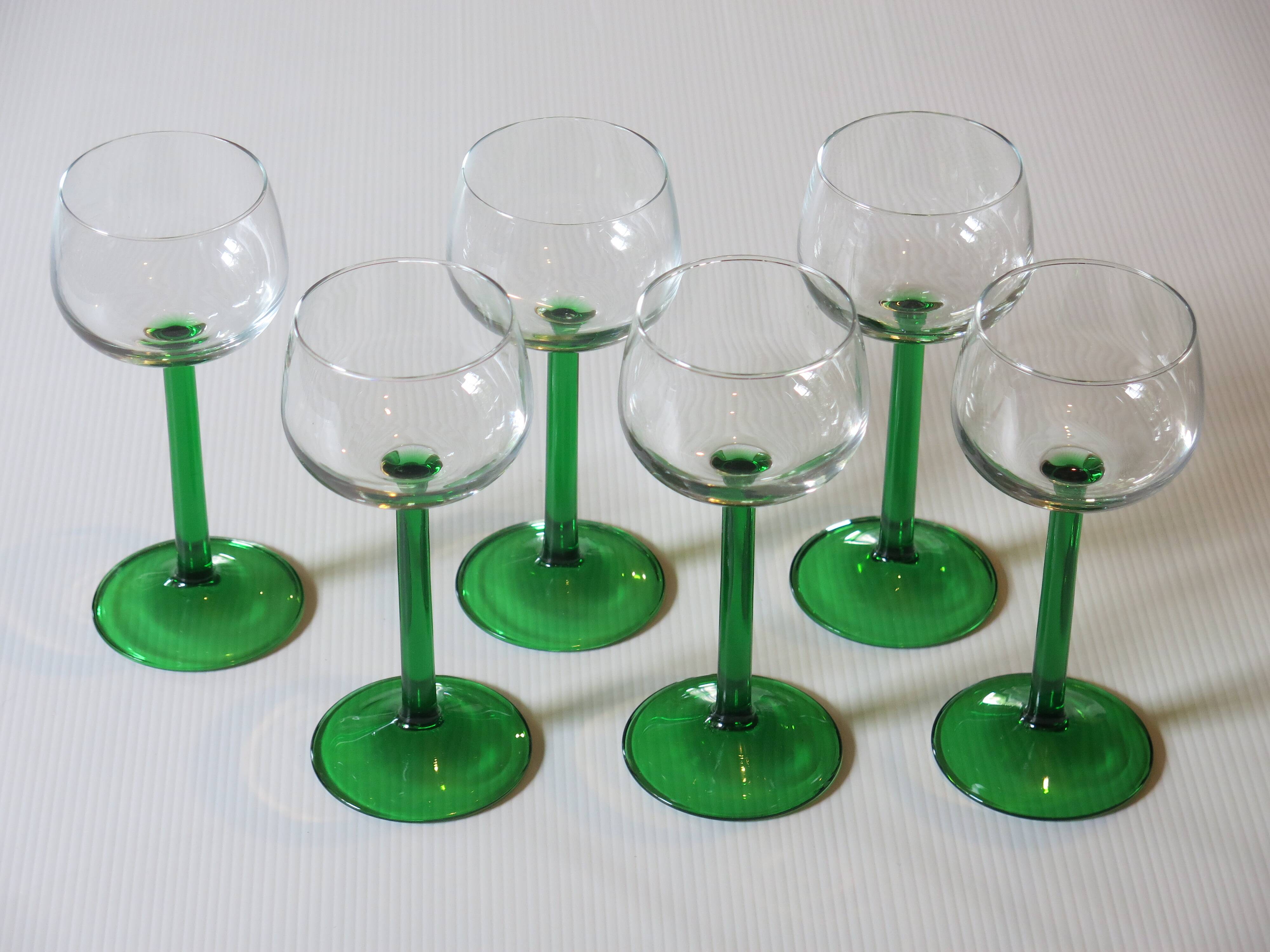 6 glasses of white wine from Alsace in very good condition.