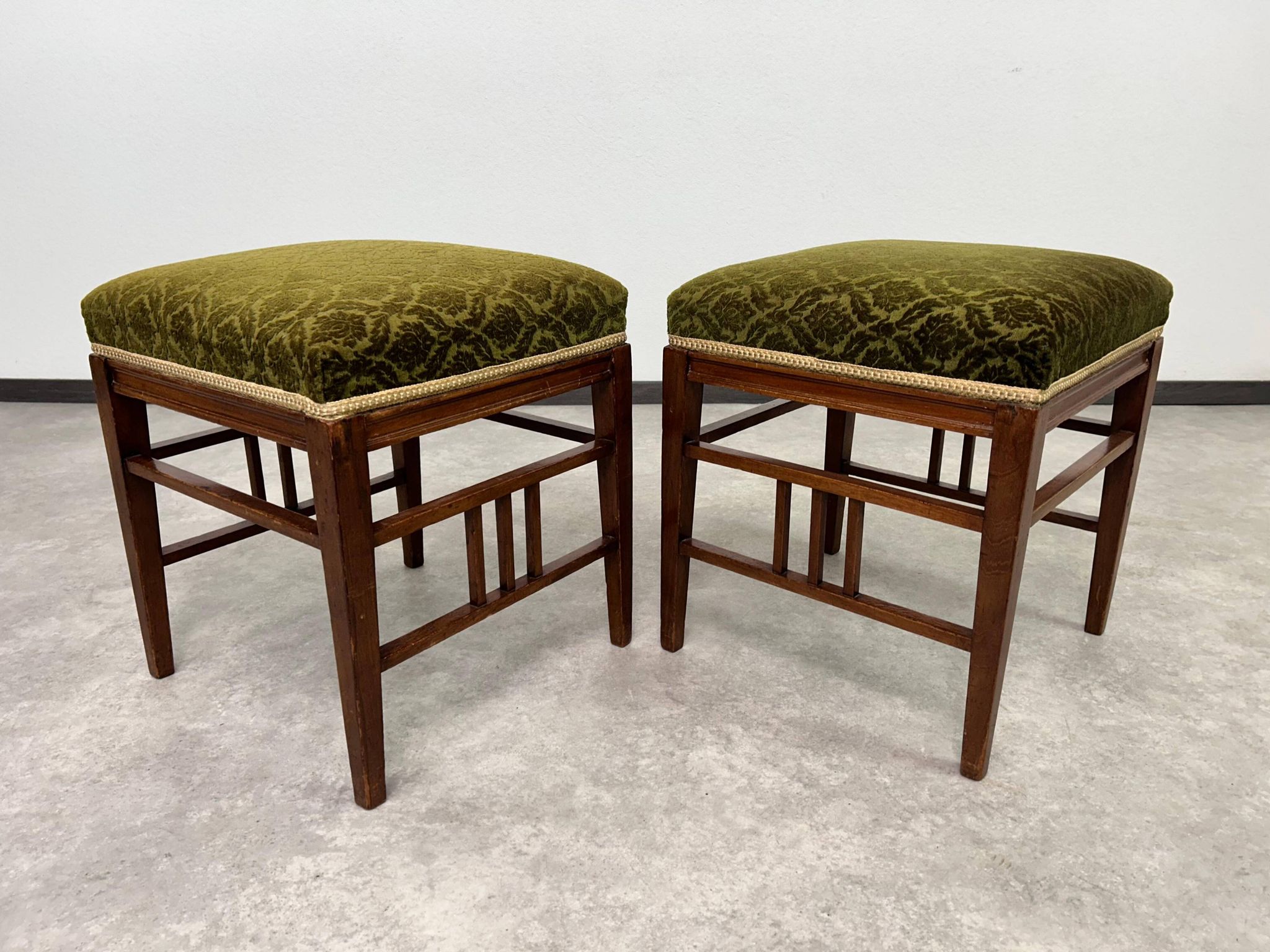 Very rare group of seats from the Vienna Secession.