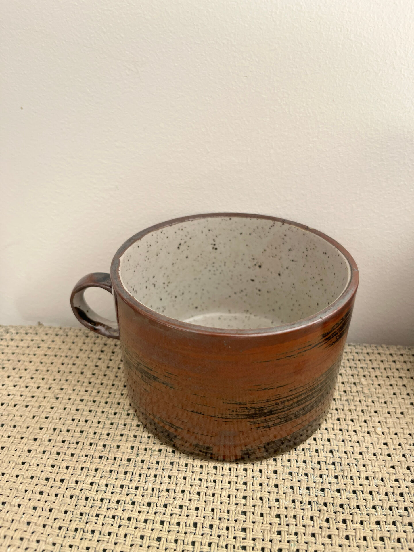 4 stoneware cups