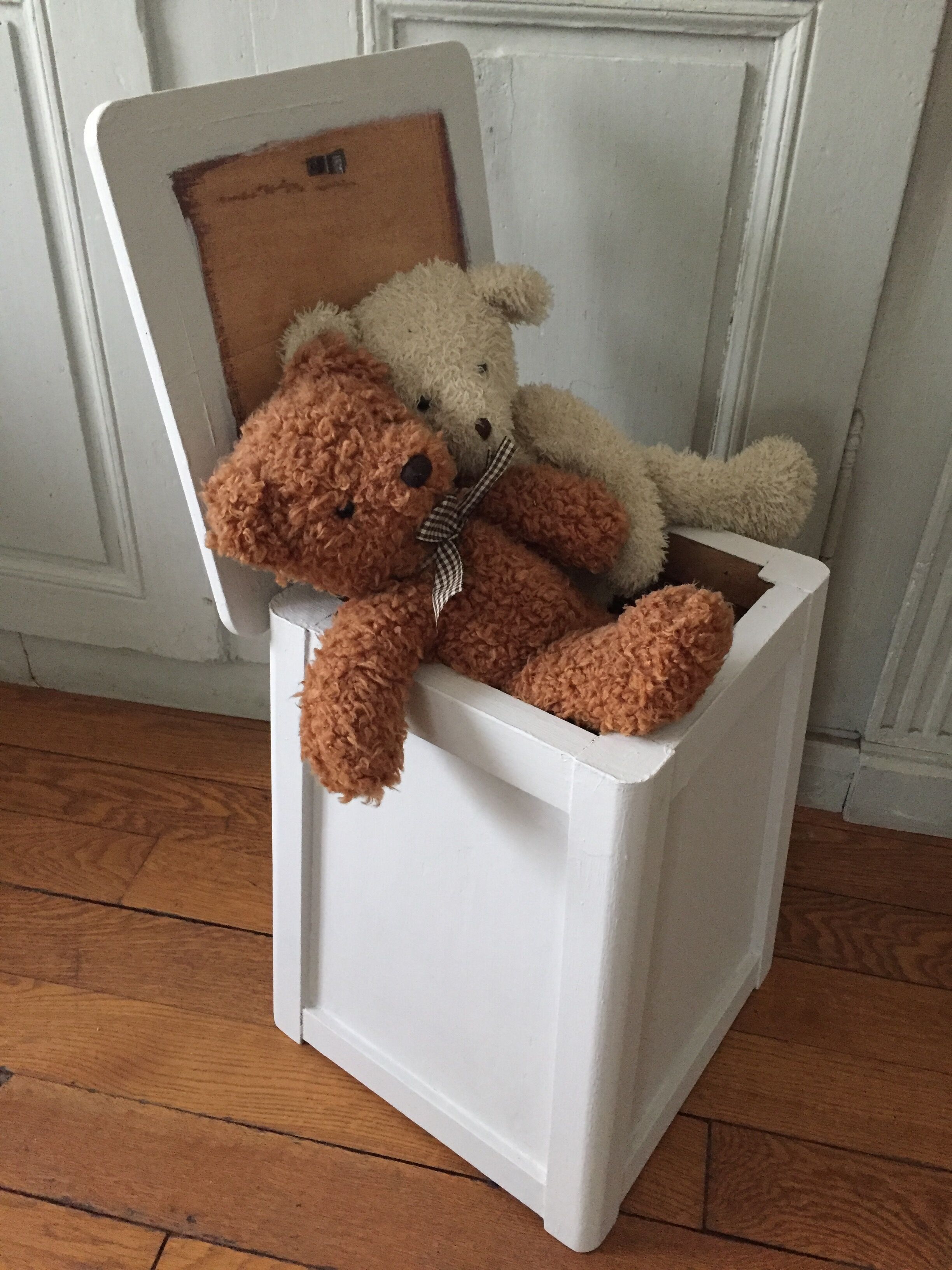 Stool box shoeshine