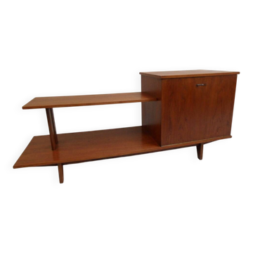 Buffet des années 50 avec étagère ouverte