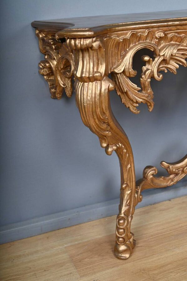 Importante console d’applique en bois doré, style Louis XV – Milieu XXe
