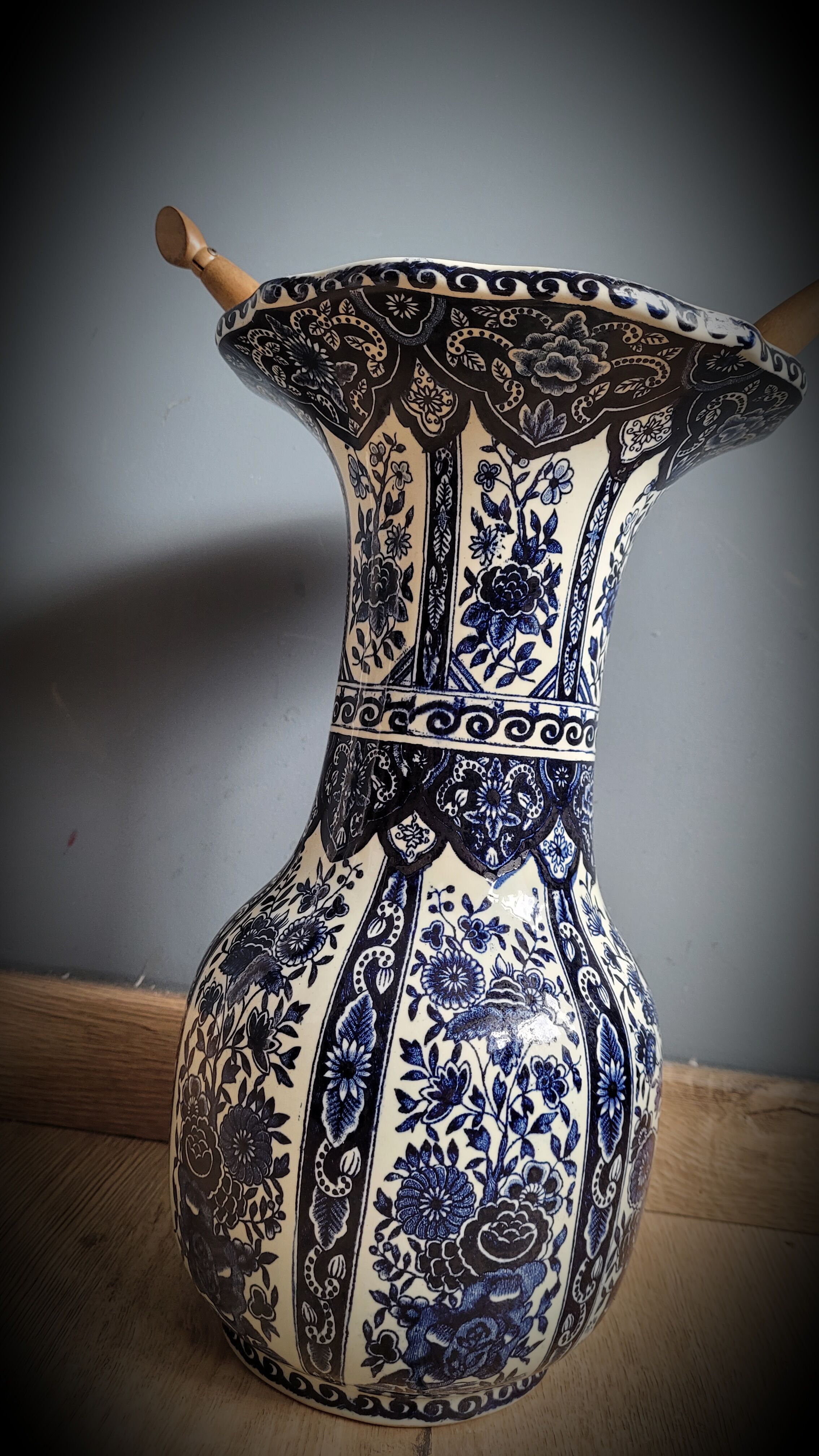 Ceramic vase Delft Boch 41