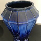 Vase ancien bleu en céramique émaillée