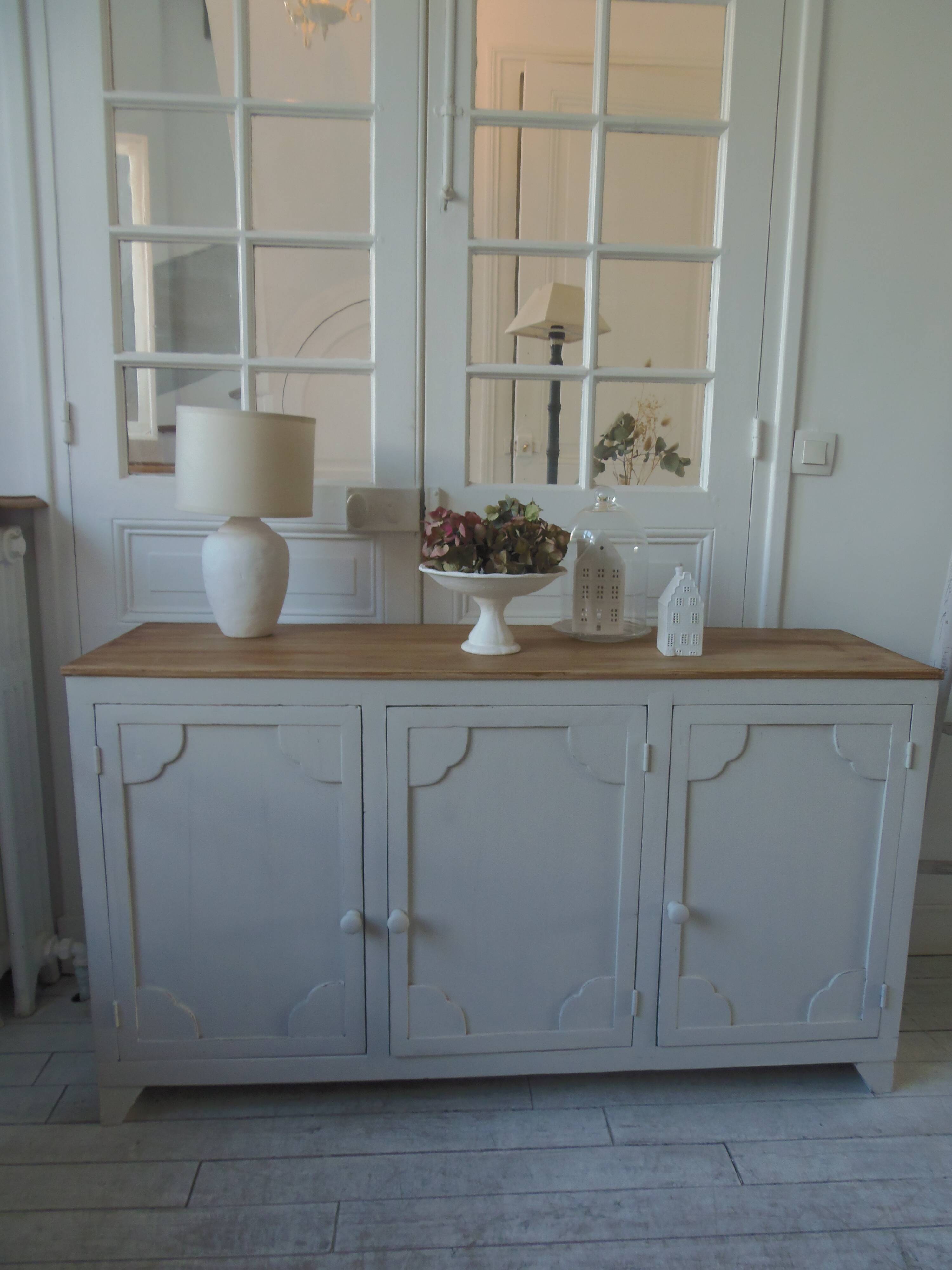 Vintage low sideboard with 3 doors, pearl gray patina, wooden top.