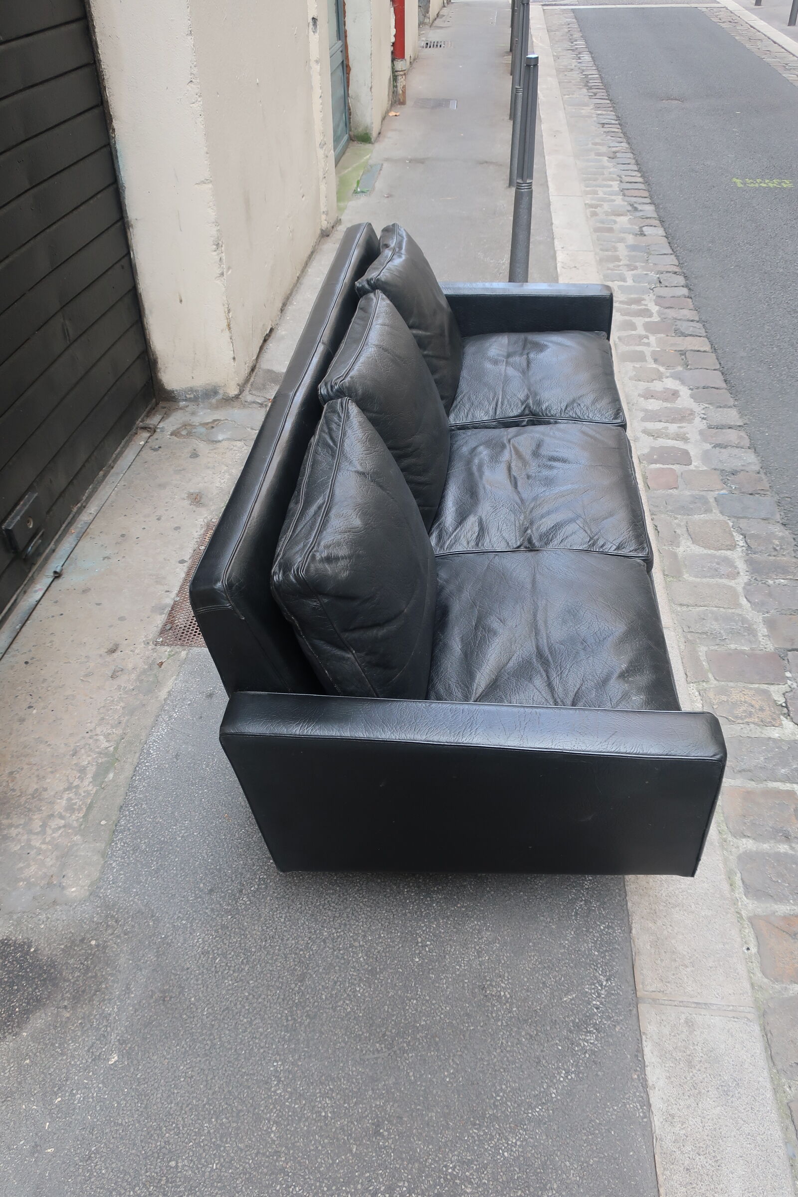 Leather sofa from the 70s chrome footing