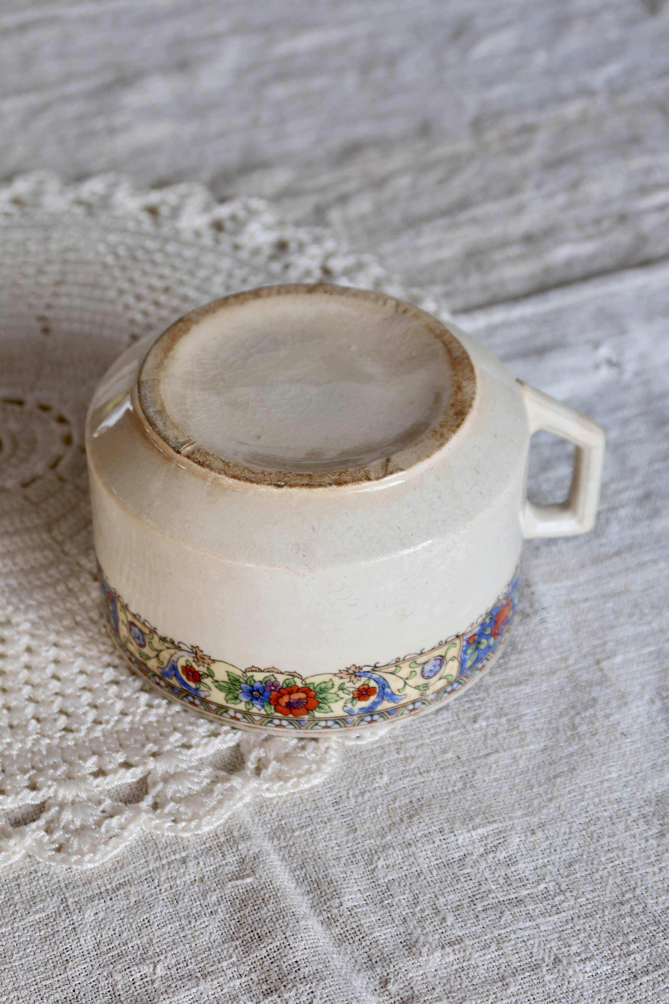 Antique chocolate cup in ivory earthenware - Polychrome frieze decoration