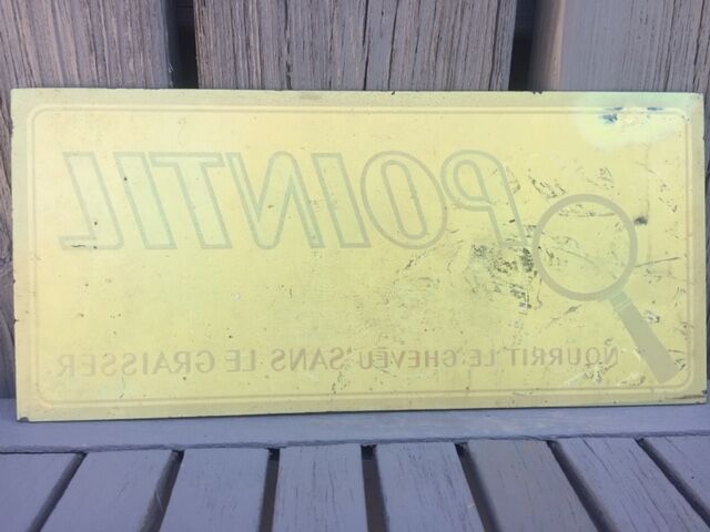 Plate fixed under advertising glass