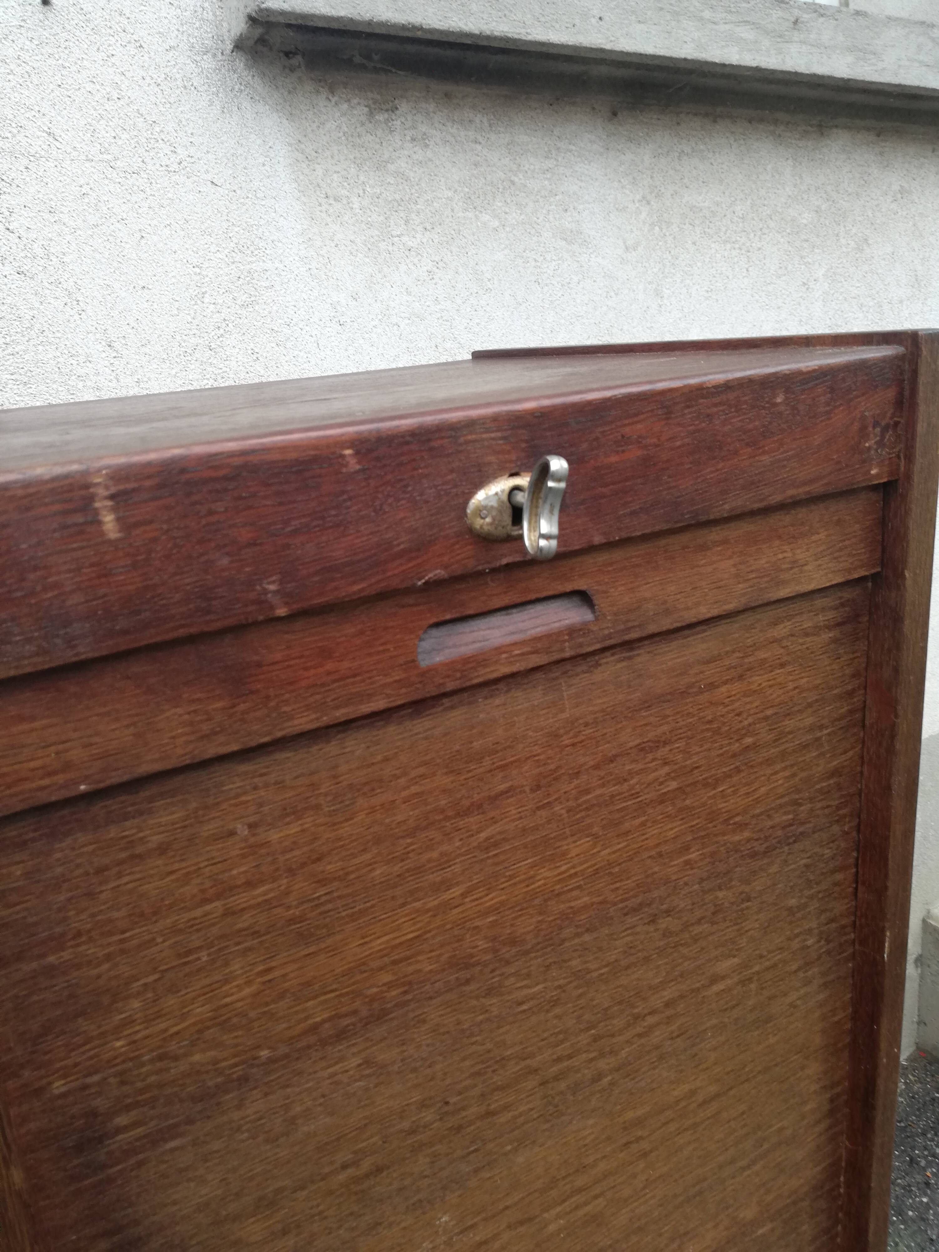 Cabinet binder 1 curtain