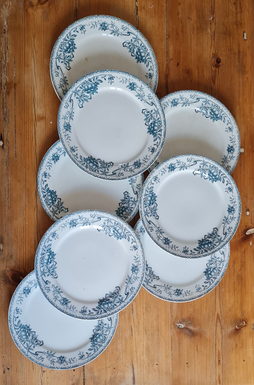 Set of 7 iron clay plates