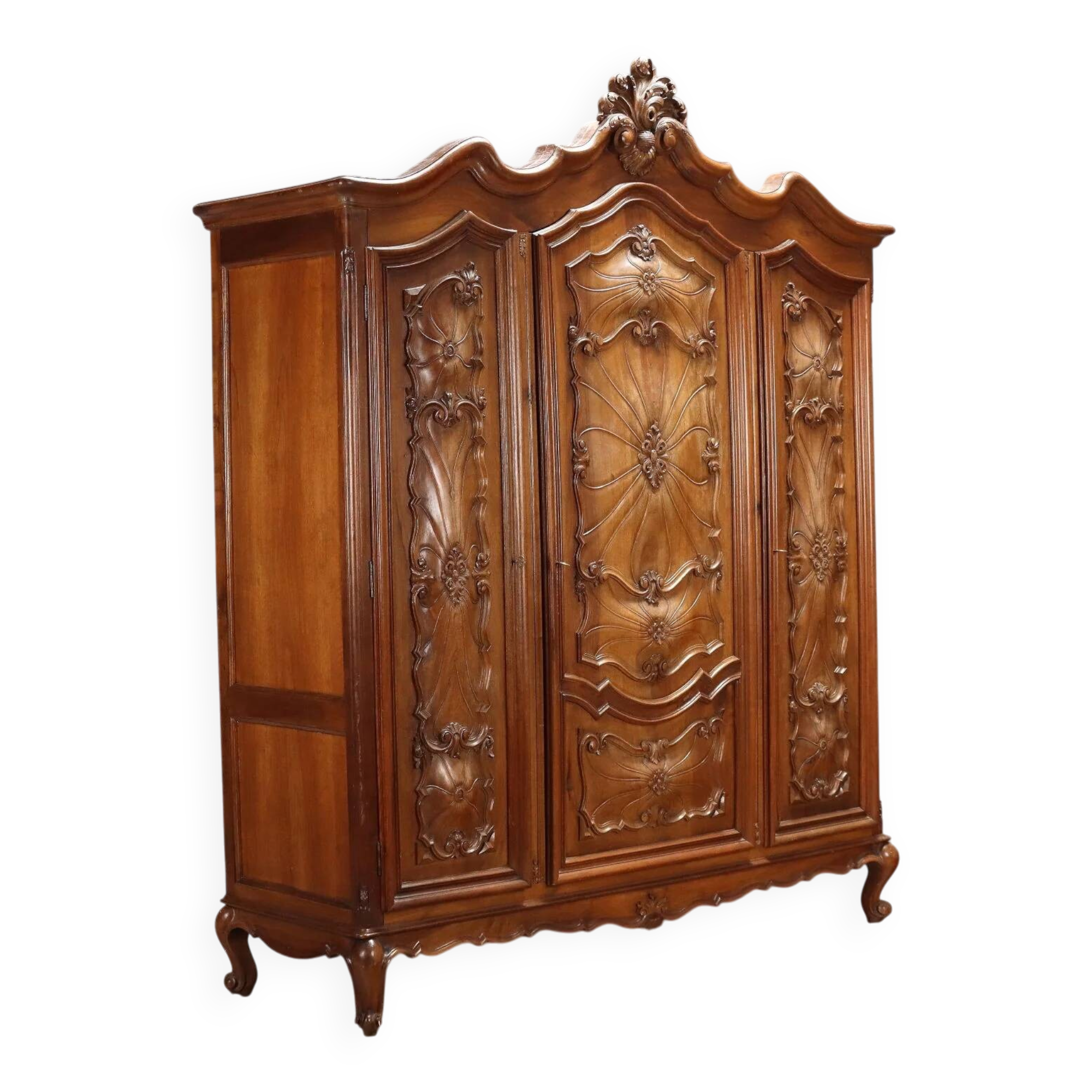 Armoire 3 portes ancienne de style baroque en noyer, XXe siècle