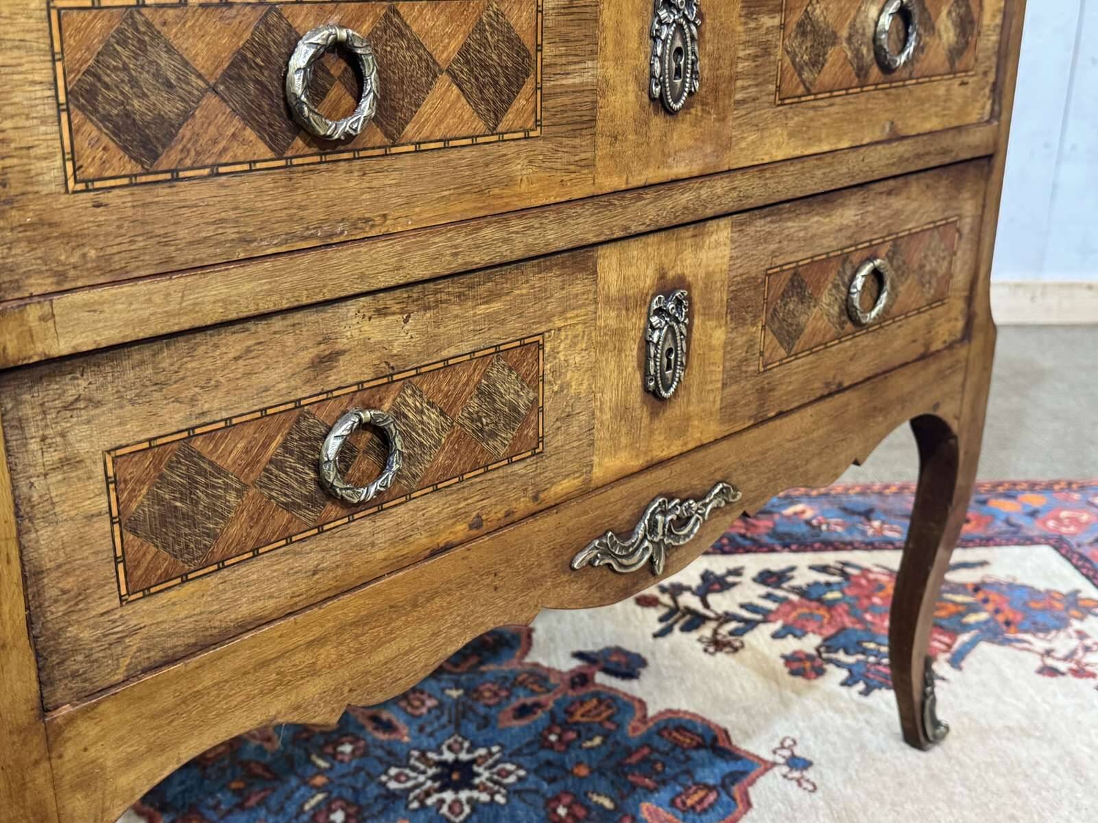 Transitional jump commode in walnut with marble top - 1950s