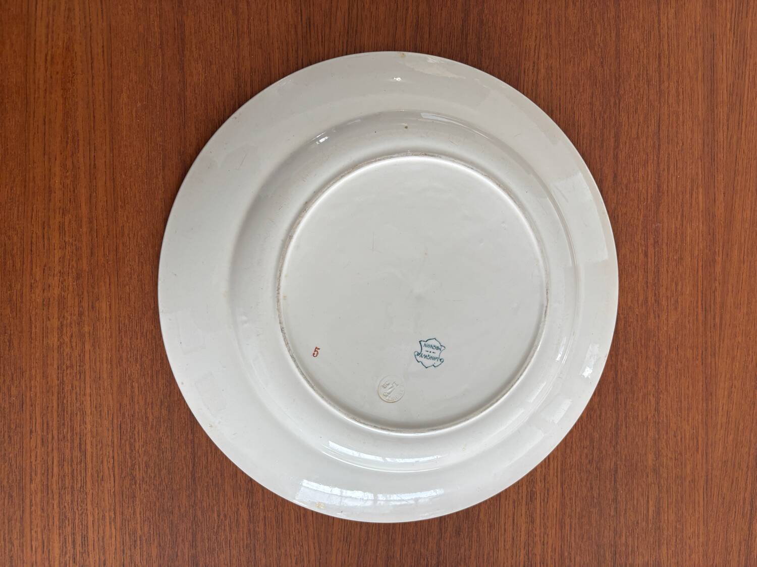 Round plate Longwy model Mignon – Antique earthenware with floral and bird decoration.