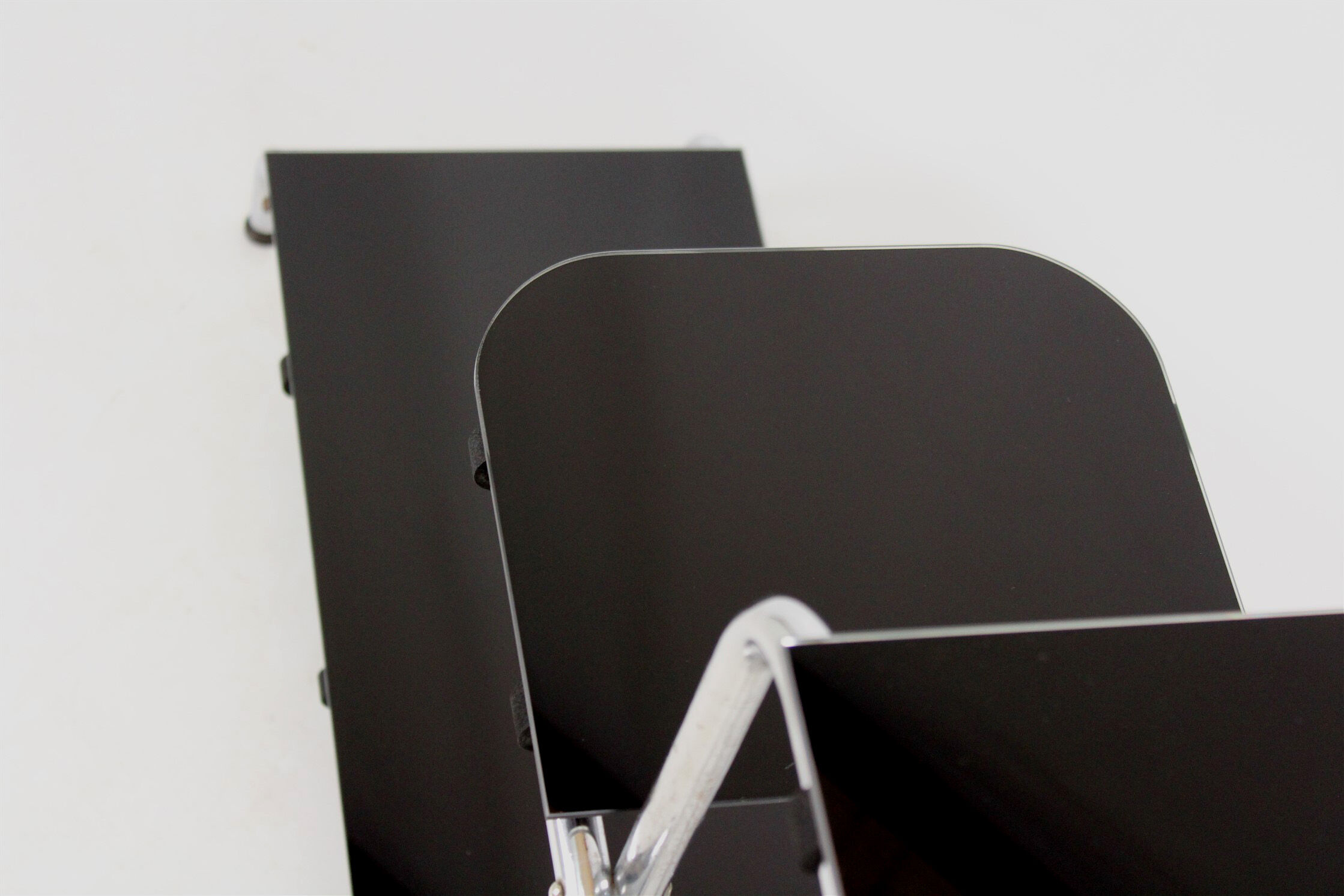 Bauhaus chromed tubular steel shelf, 1940s