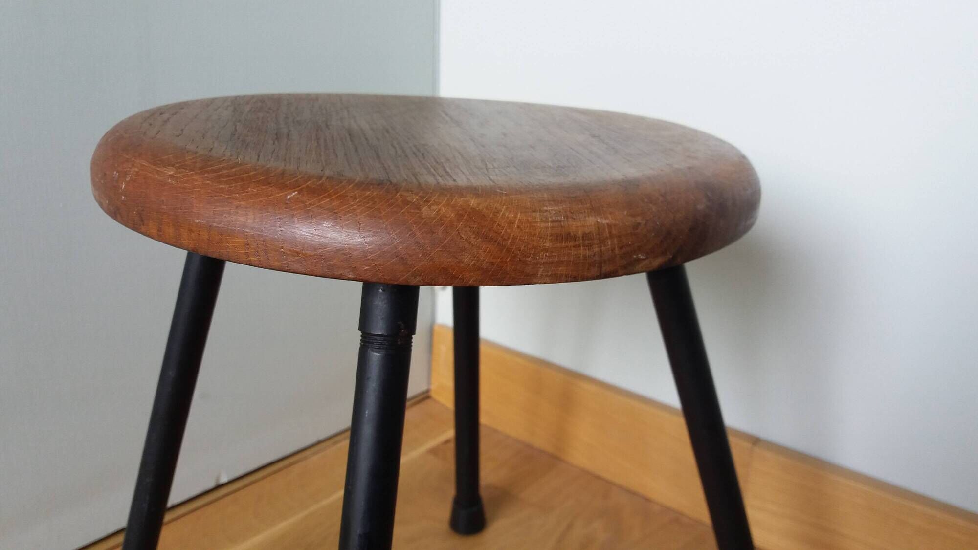 Wooden seat stool with metal legs