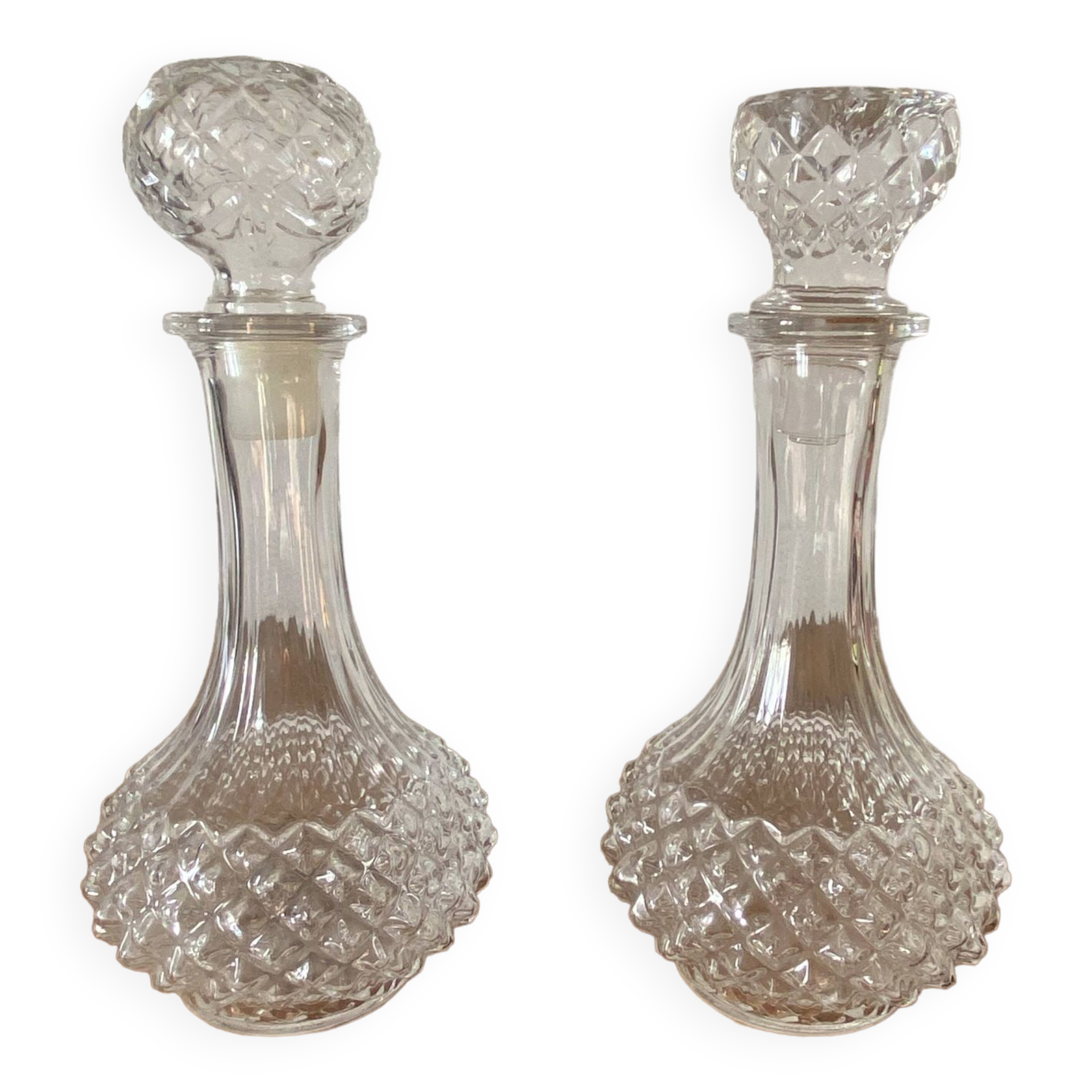 Pair of Arques crystal glass carafes, diamond point pattern, with their stoppers