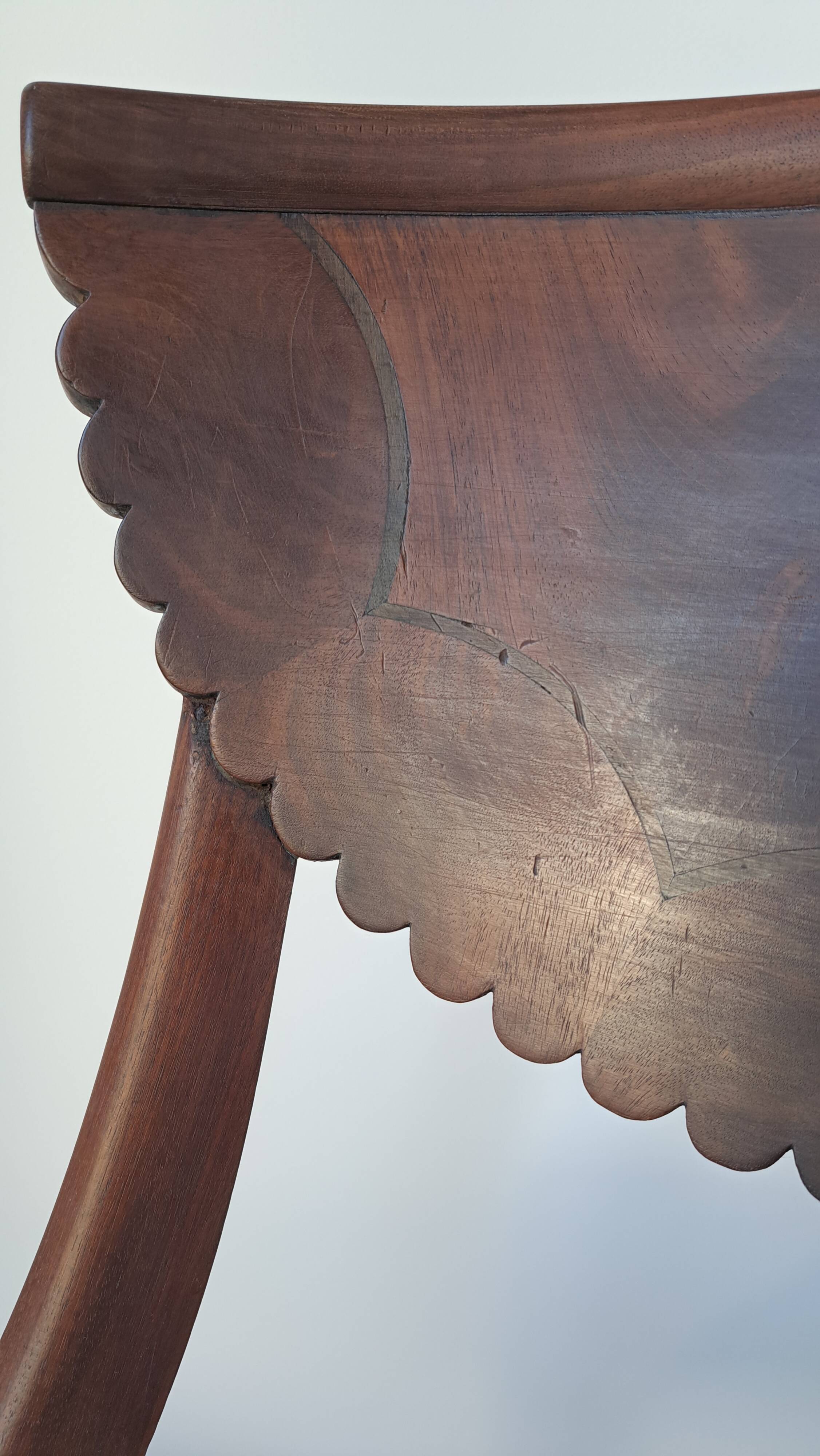 Pair of mahogany gondola chairs – Empire style – 20th century, restored