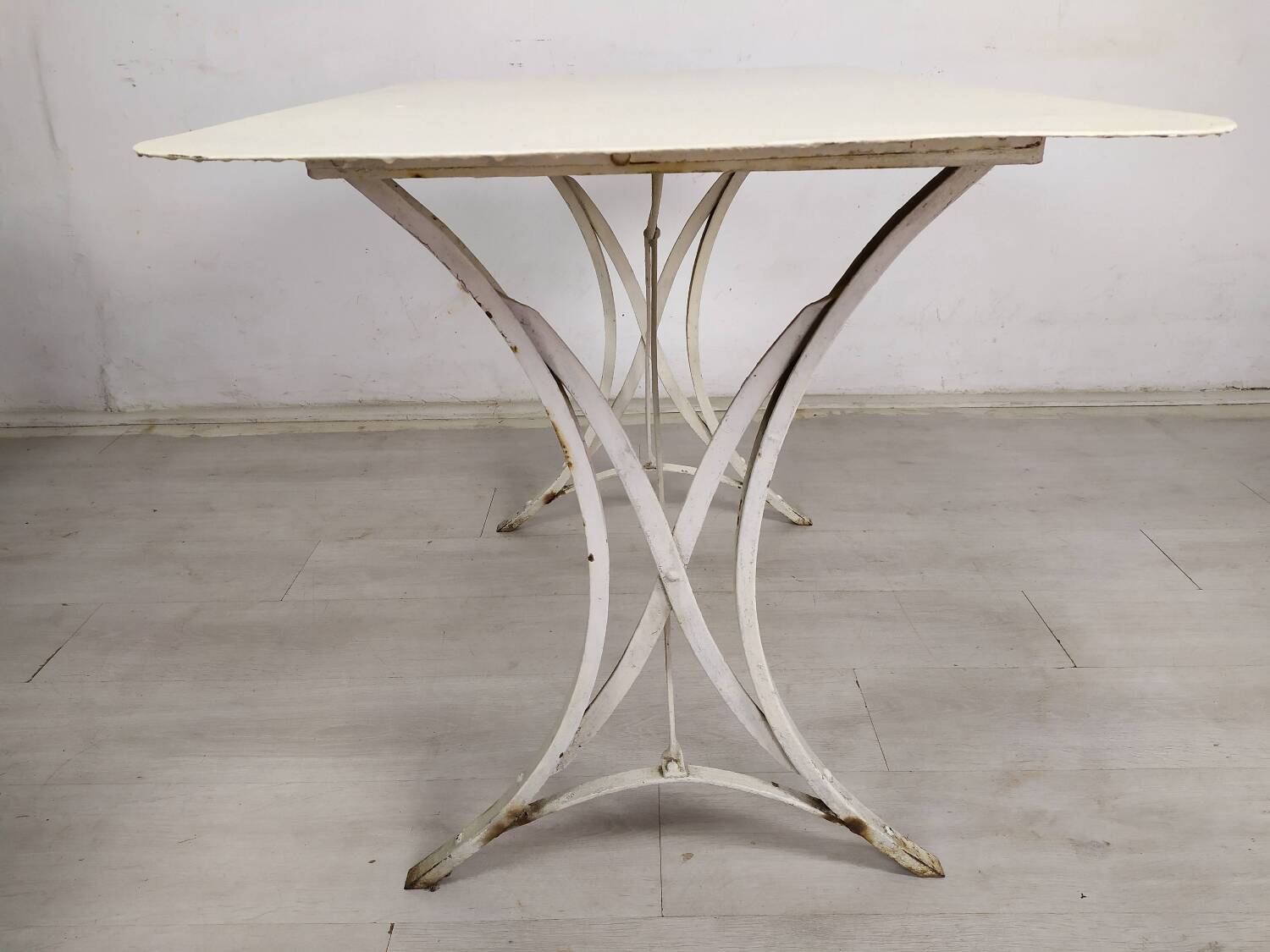 Table de jardin métal blanc