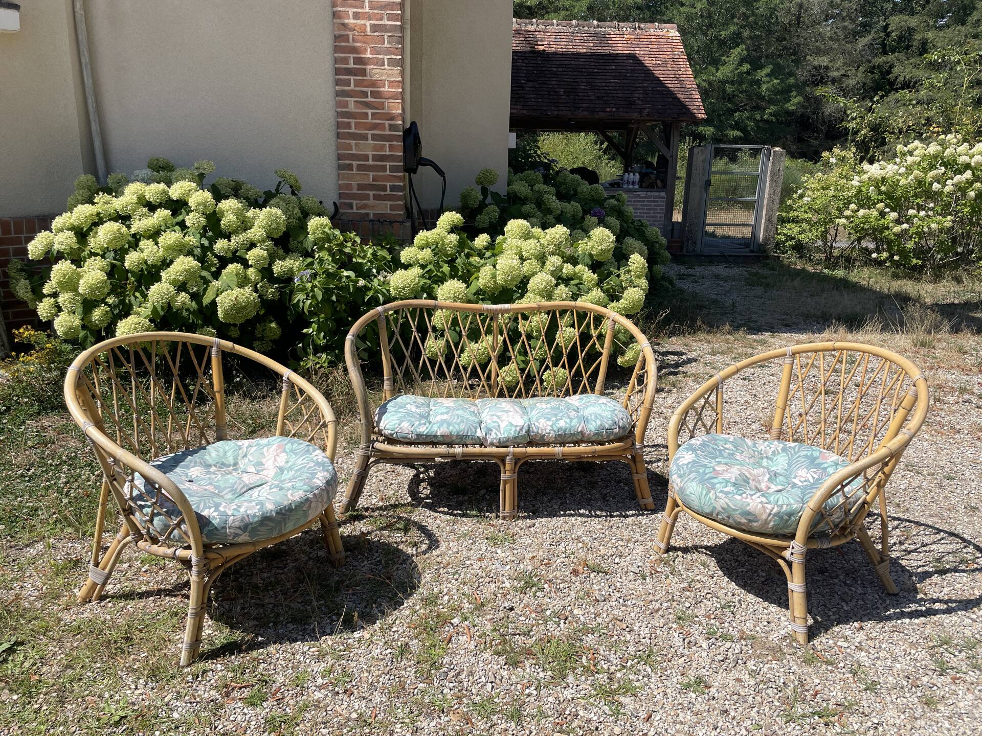 Rattan lounge