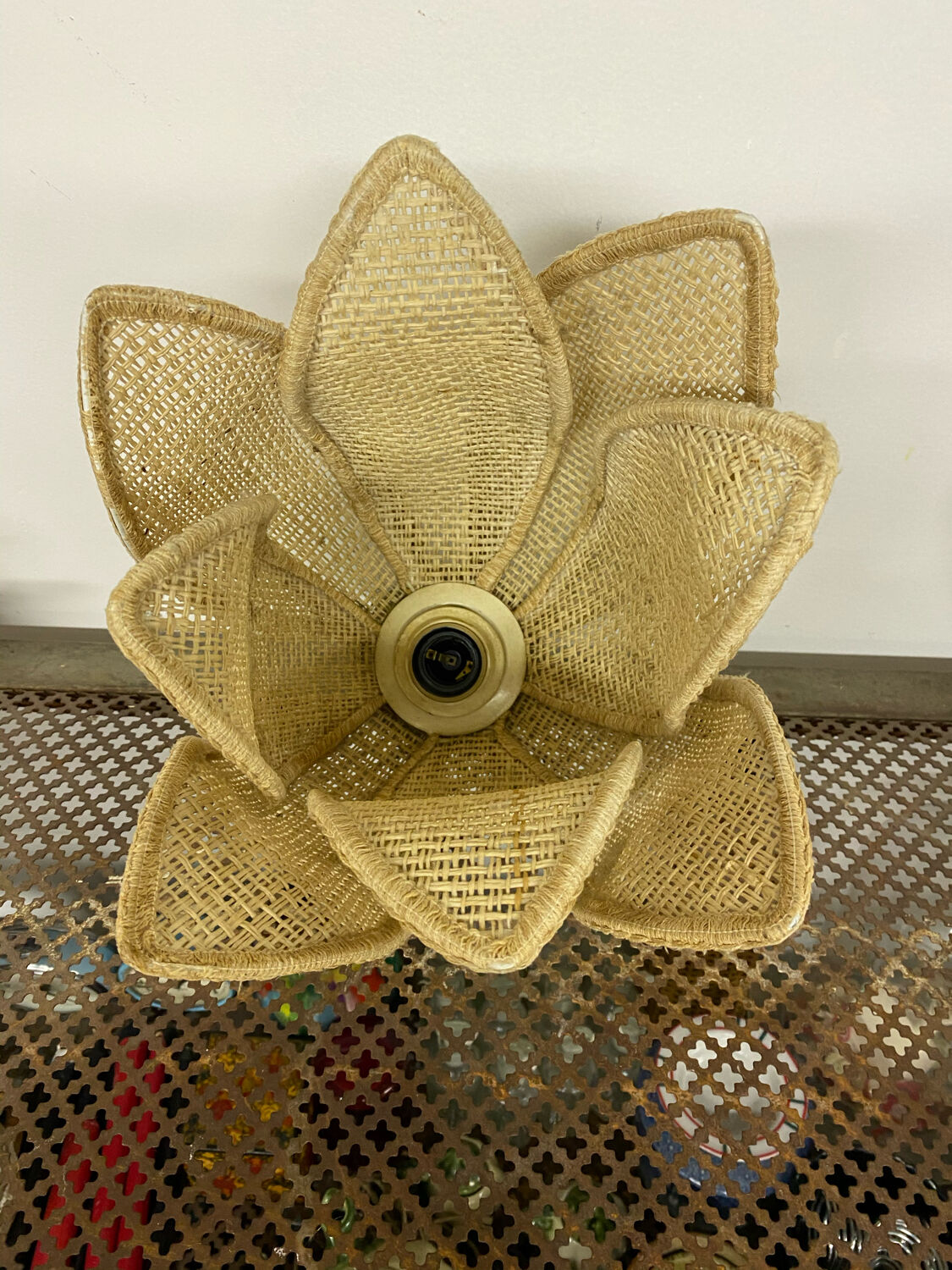 Rattan flower pendant lamp