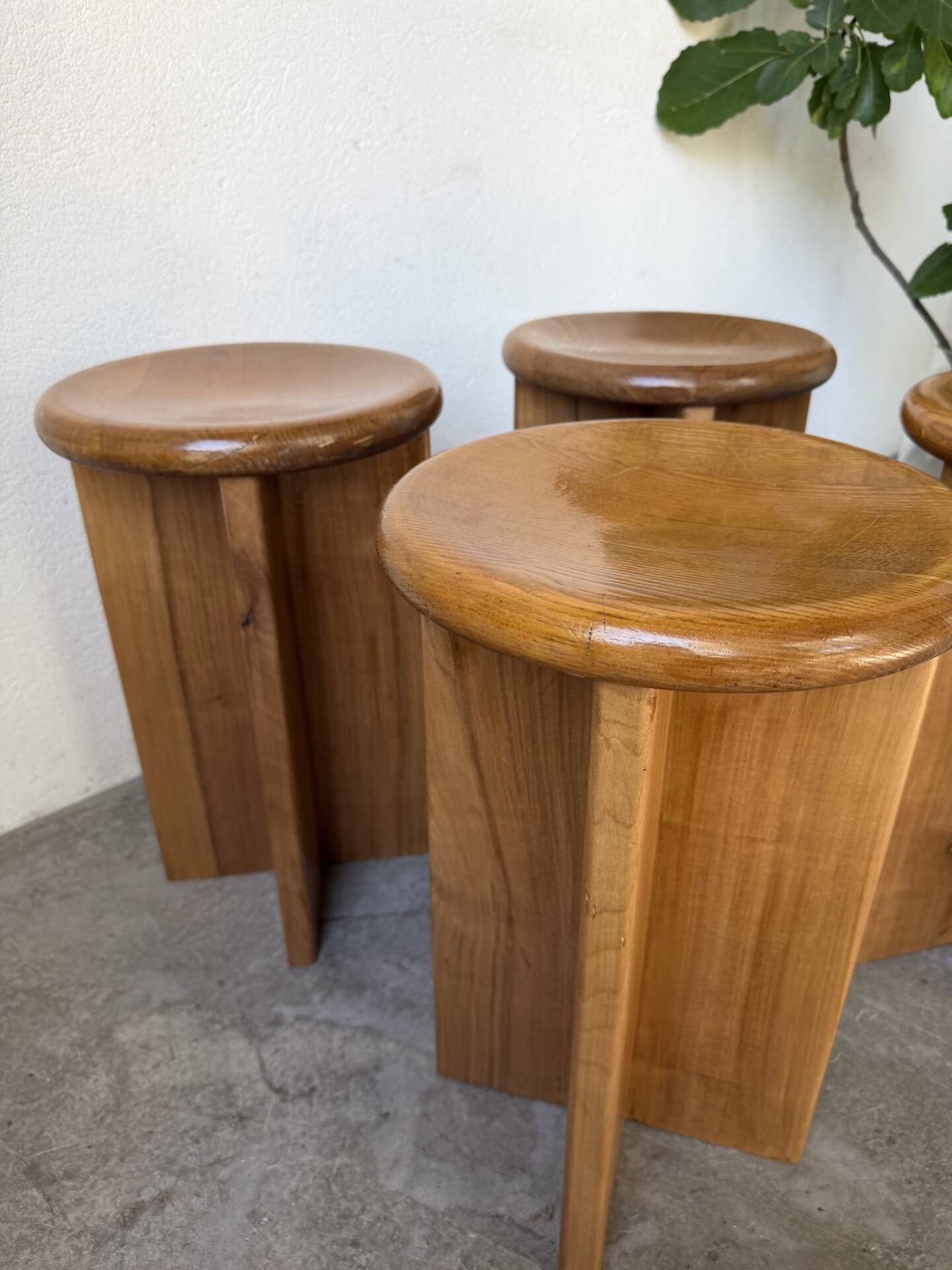 Set of 4 oak stools from the 1950s, constructivist style.
