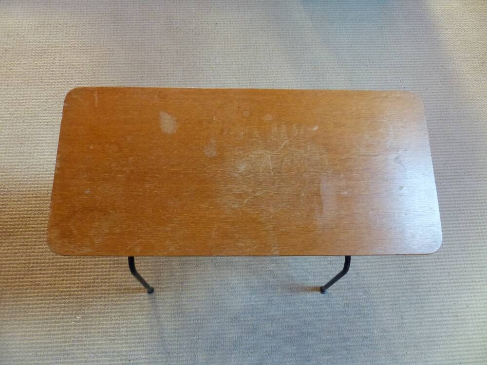 Vintage scoubidou magazine rack