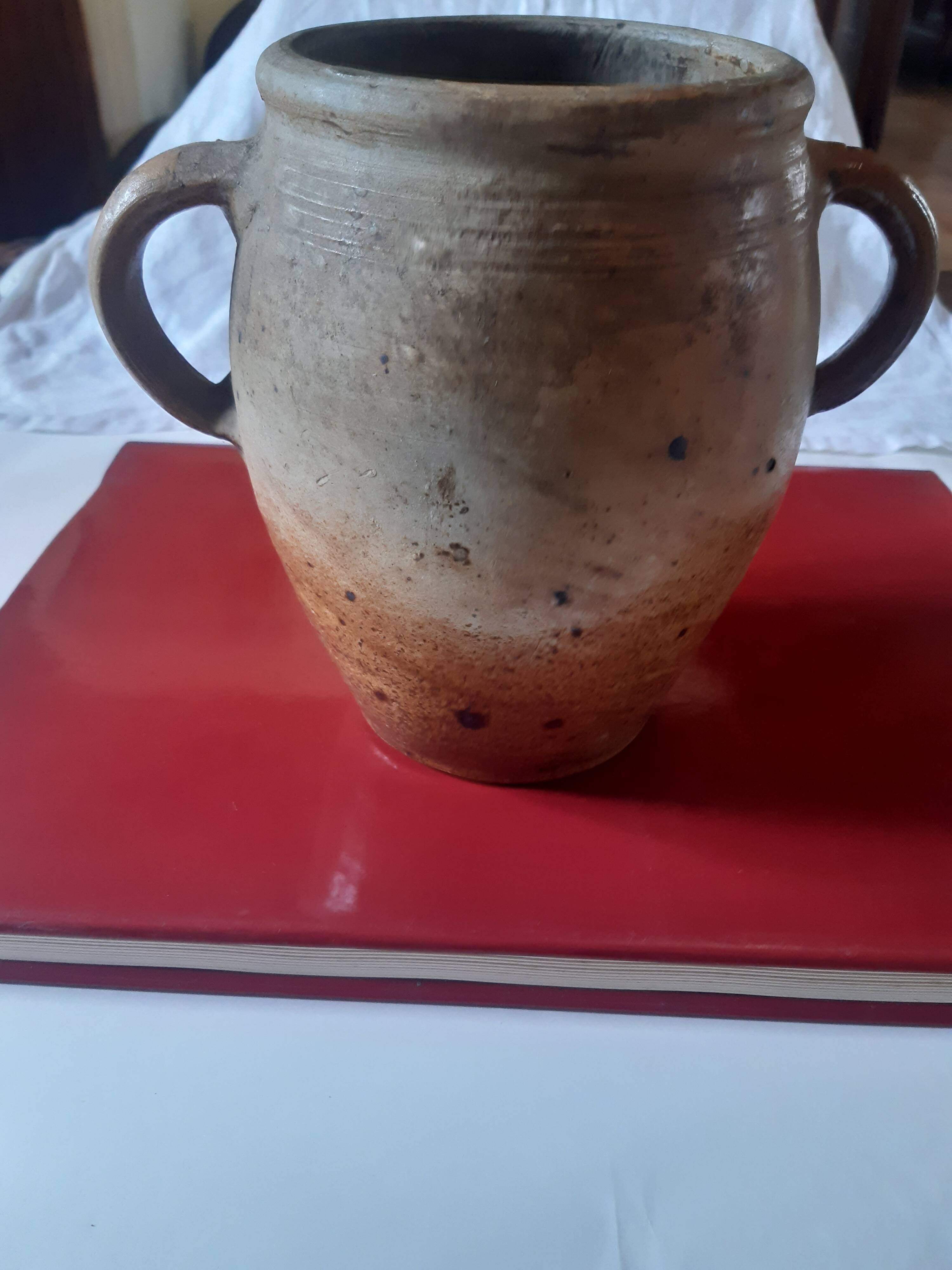 Vase with two handles in terracotta numbered "7"