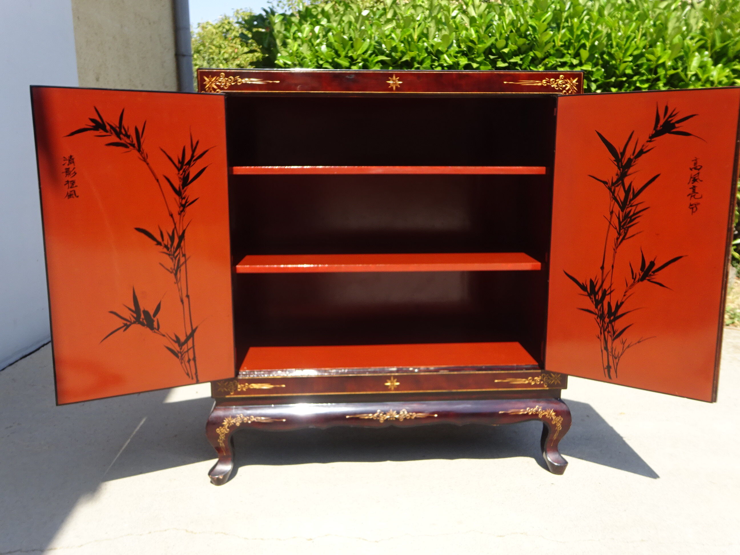 2-door sideboard, painting flowers and birds