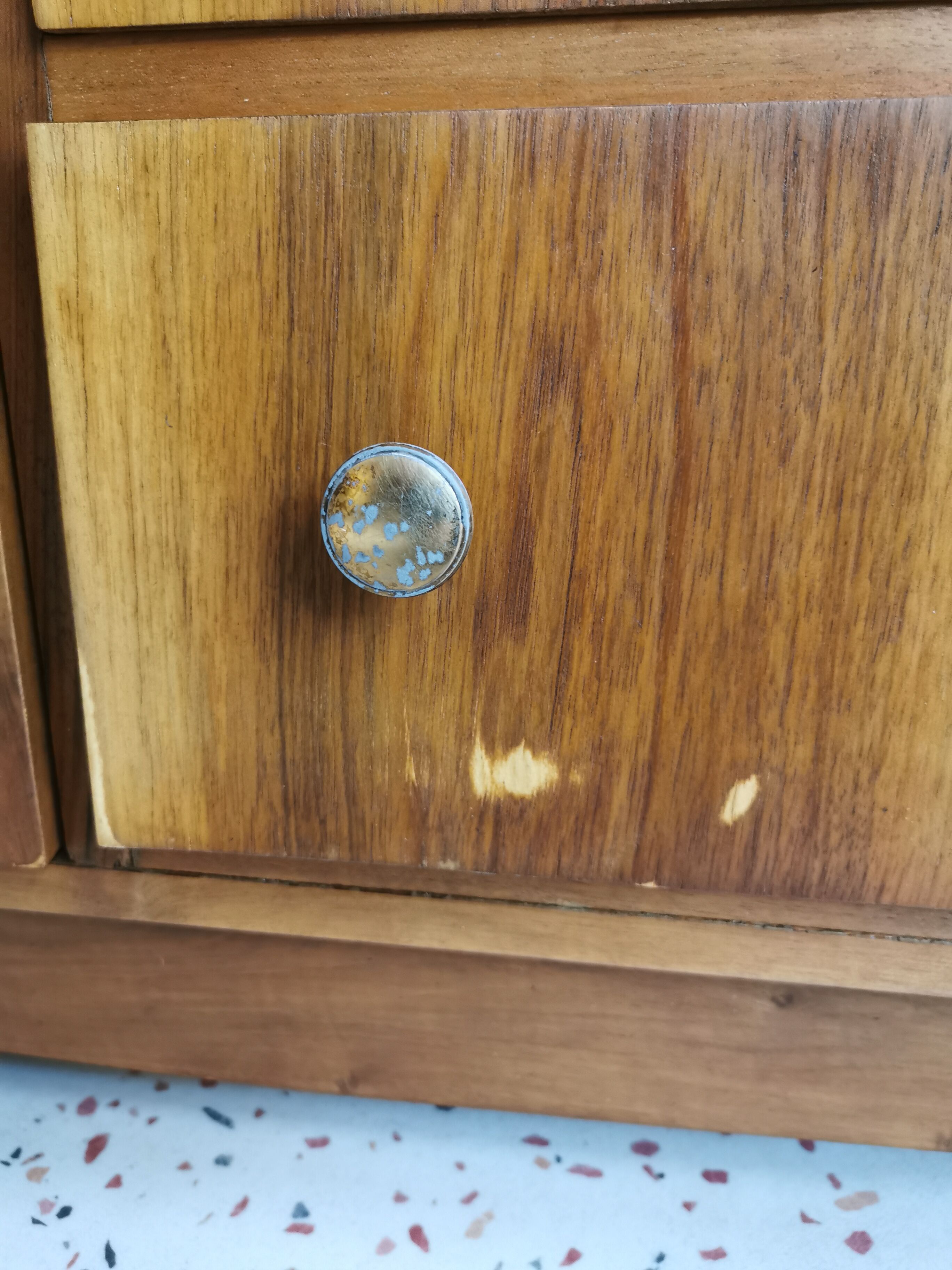 Asymetical chest of drawers