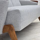 Design danois par Arne Hovmand-Olsen, canapé 3 places modèle 490, refait à neuf.