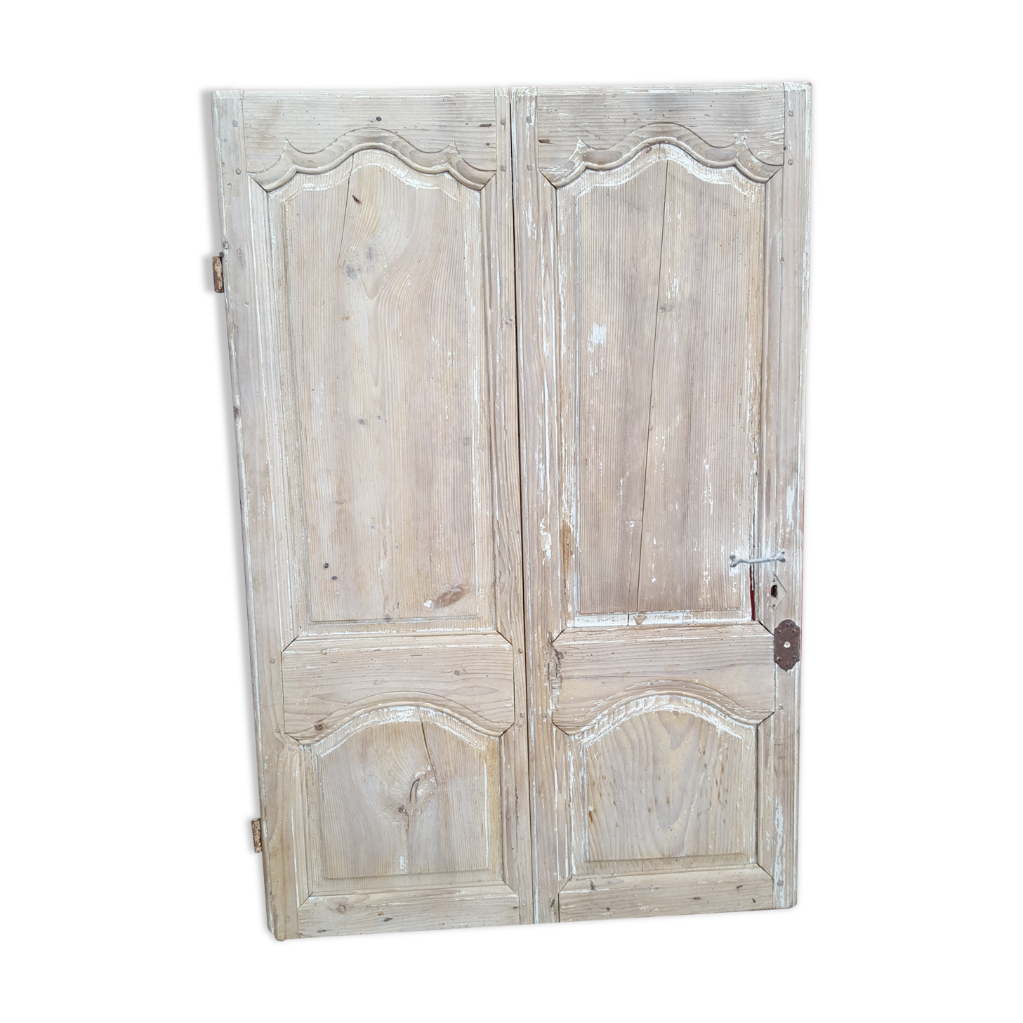 Wearing old 18th two-leaf mouldings