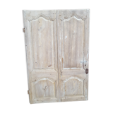 Wearing old 18th two-leaf mouldings