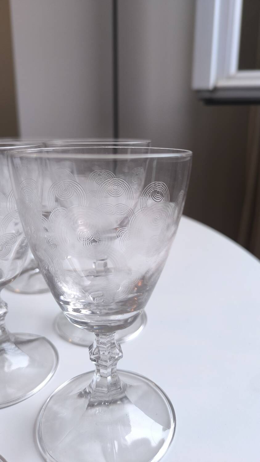 Set of 9 chiseled stemmed glasses