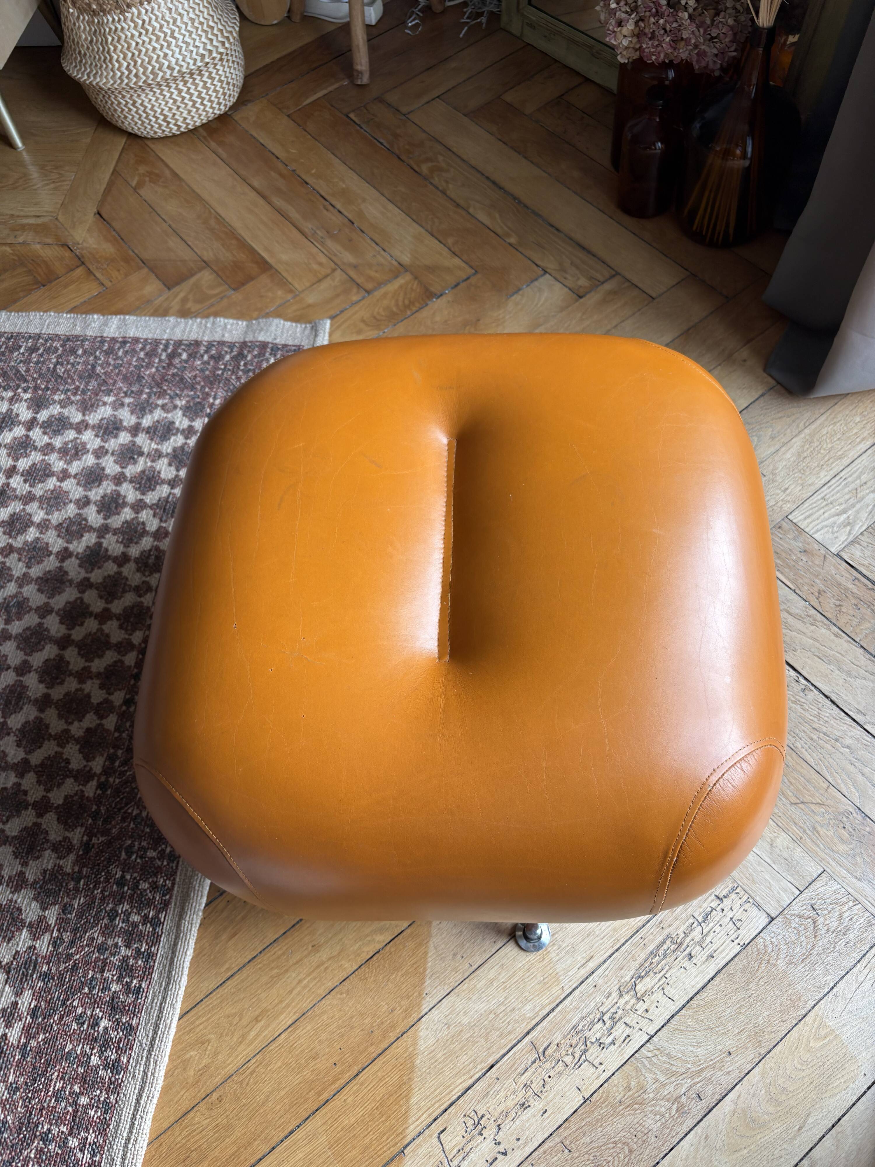 Pouf / Ottoman vintage cognac leather – 60s/70s modernist style