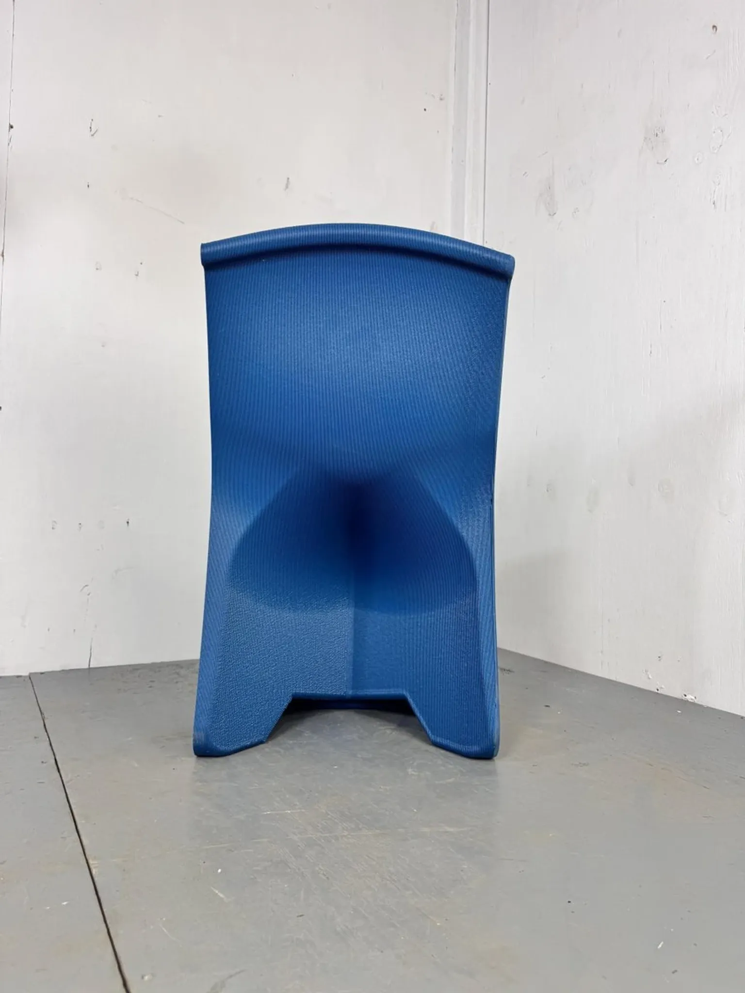 Chaise moderne futuriste infinie imprimée en 3D attribuée à Dirk Vander Kooij, années 2000.
