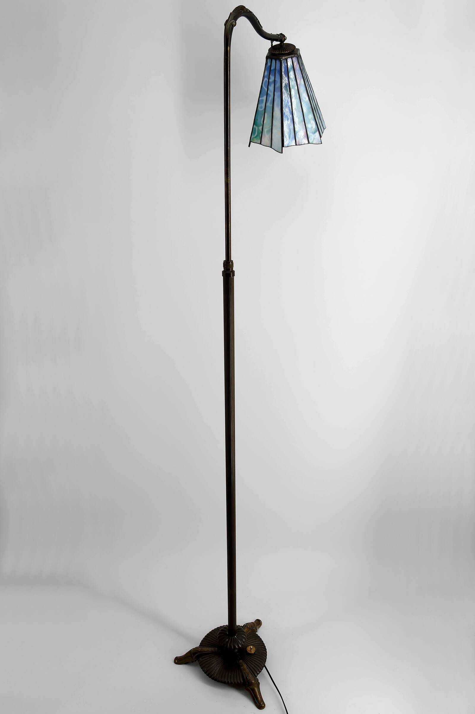 Art Deco reading lamp in bronze and stained glass – Circa 1920