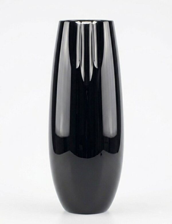 Vase en cristal noir et transparent taillé   Bohemia Tchécoslovaquie 1970