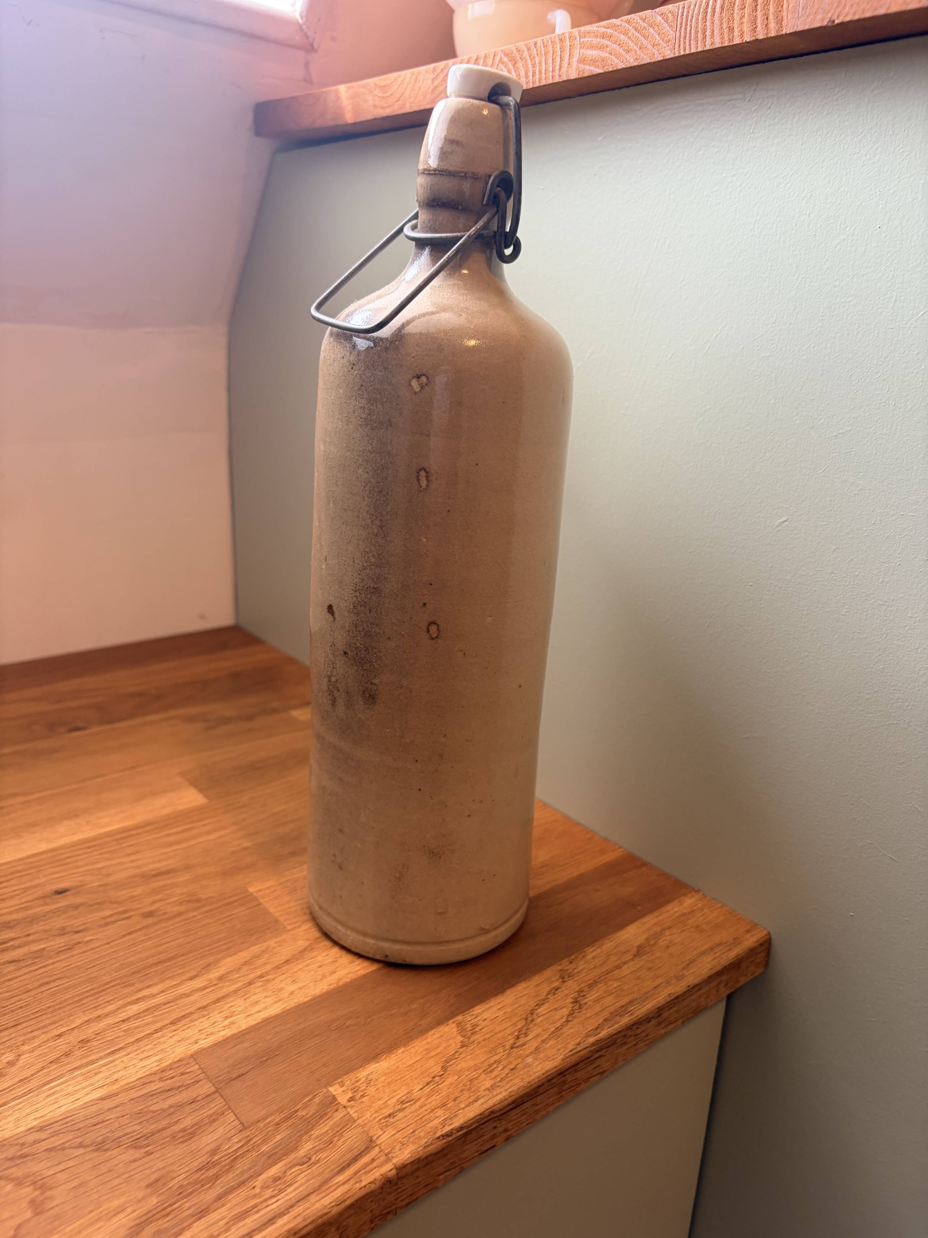 Bouteille en grès vernissé vintage 2106246
