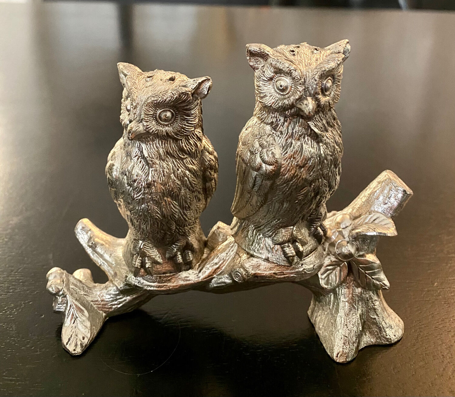 Duo of salt shaker and pepper owl shape in metal