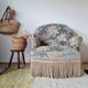 Fauteuil crapaud ancien velours fleuri avec franges