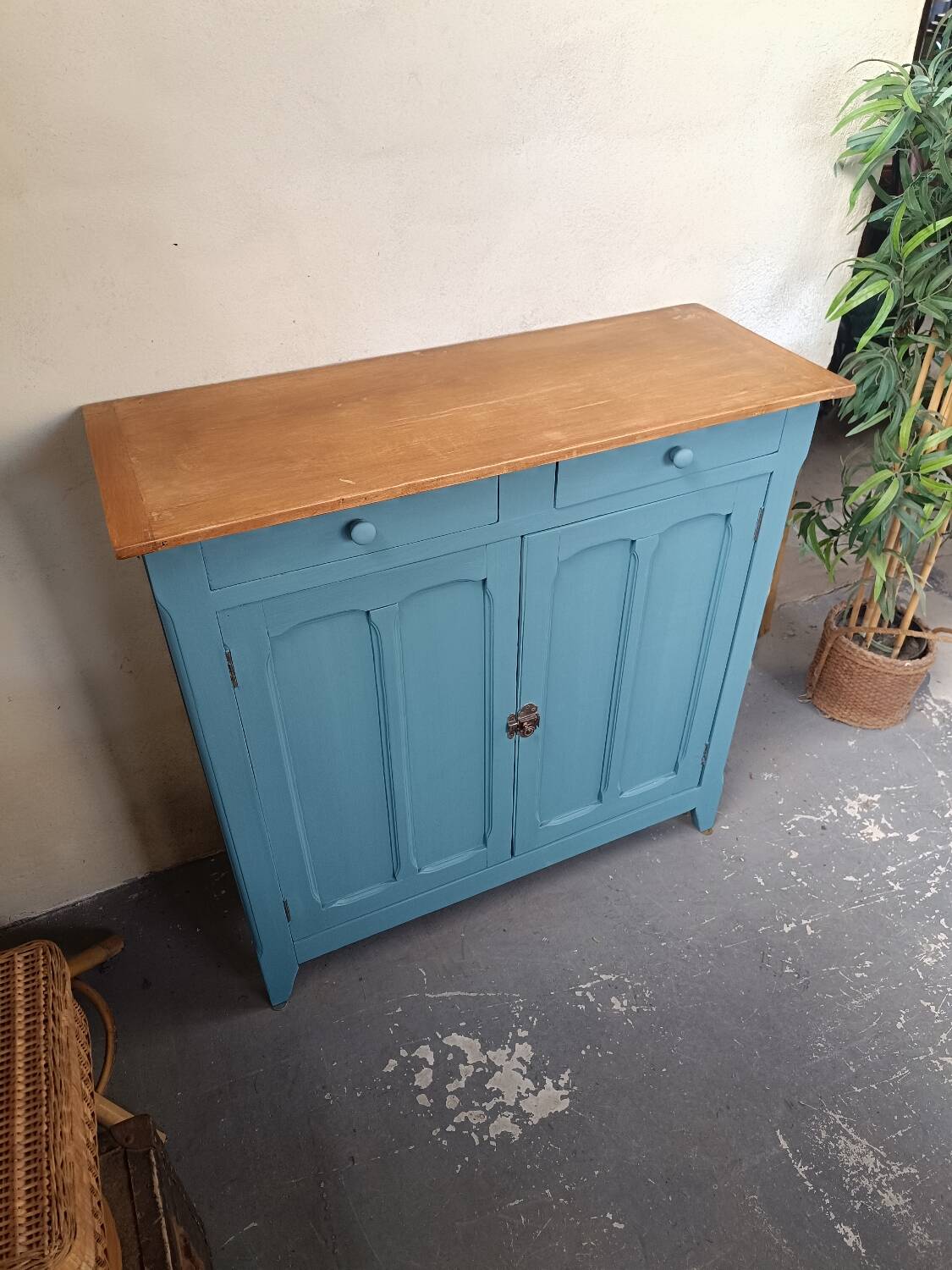 Buffet parisien bleu