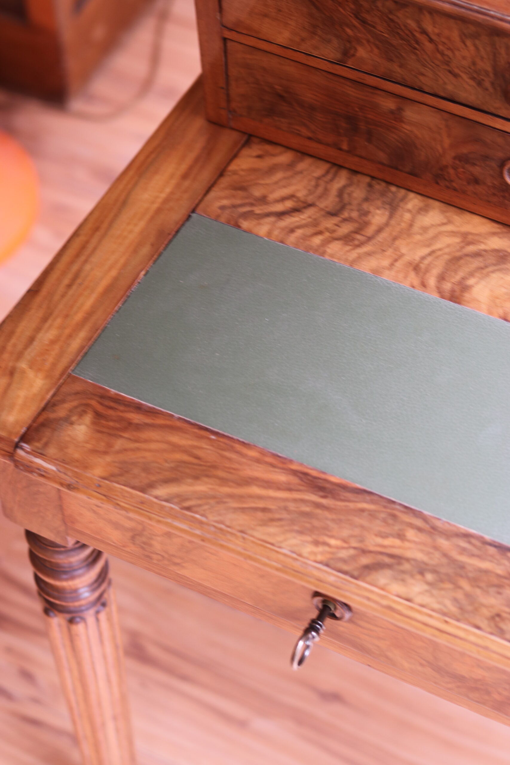 Tiered walnut desk, 19th century (circa 1860)