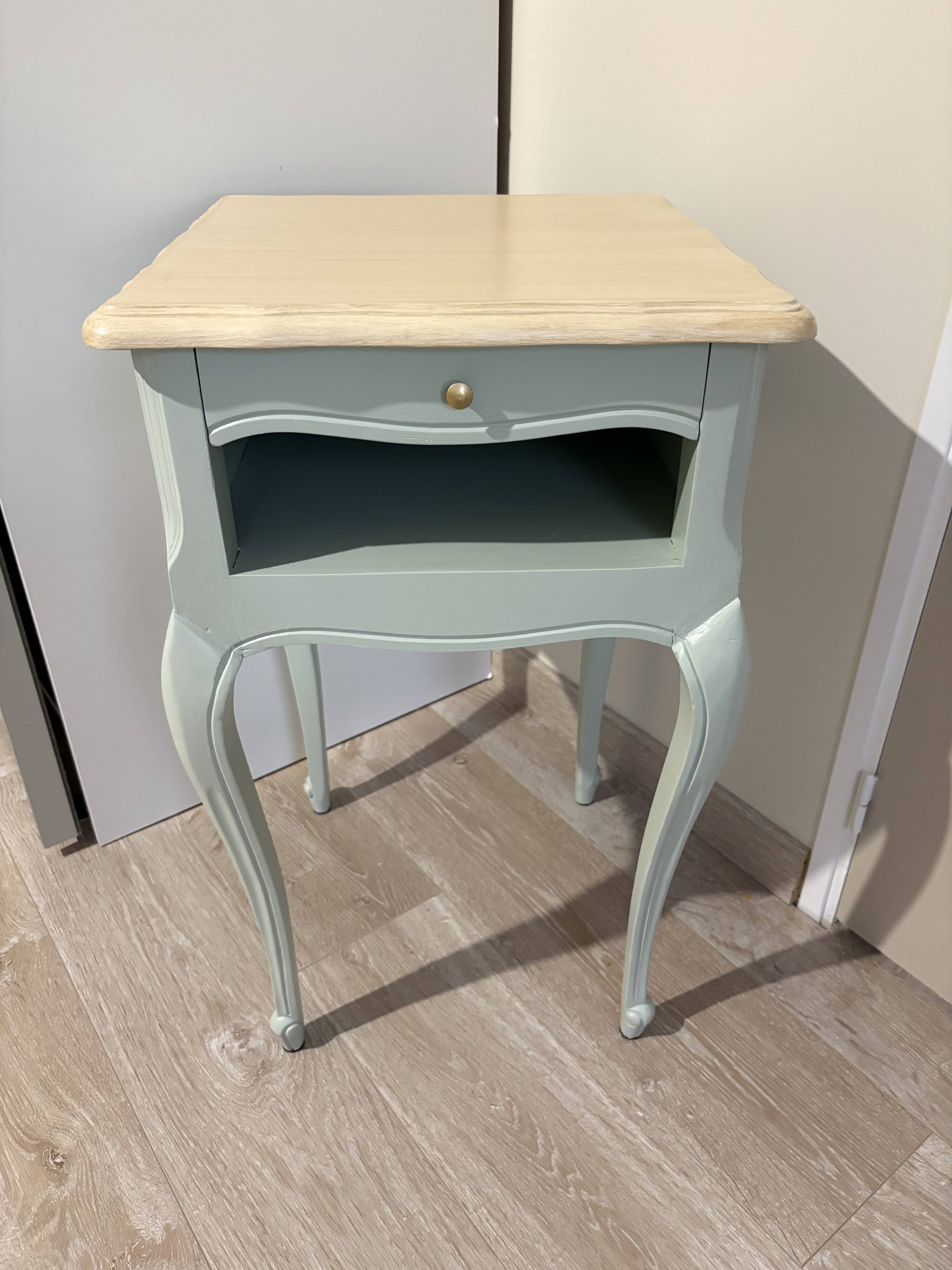 Refurbished bedside table in vintage/country chic style