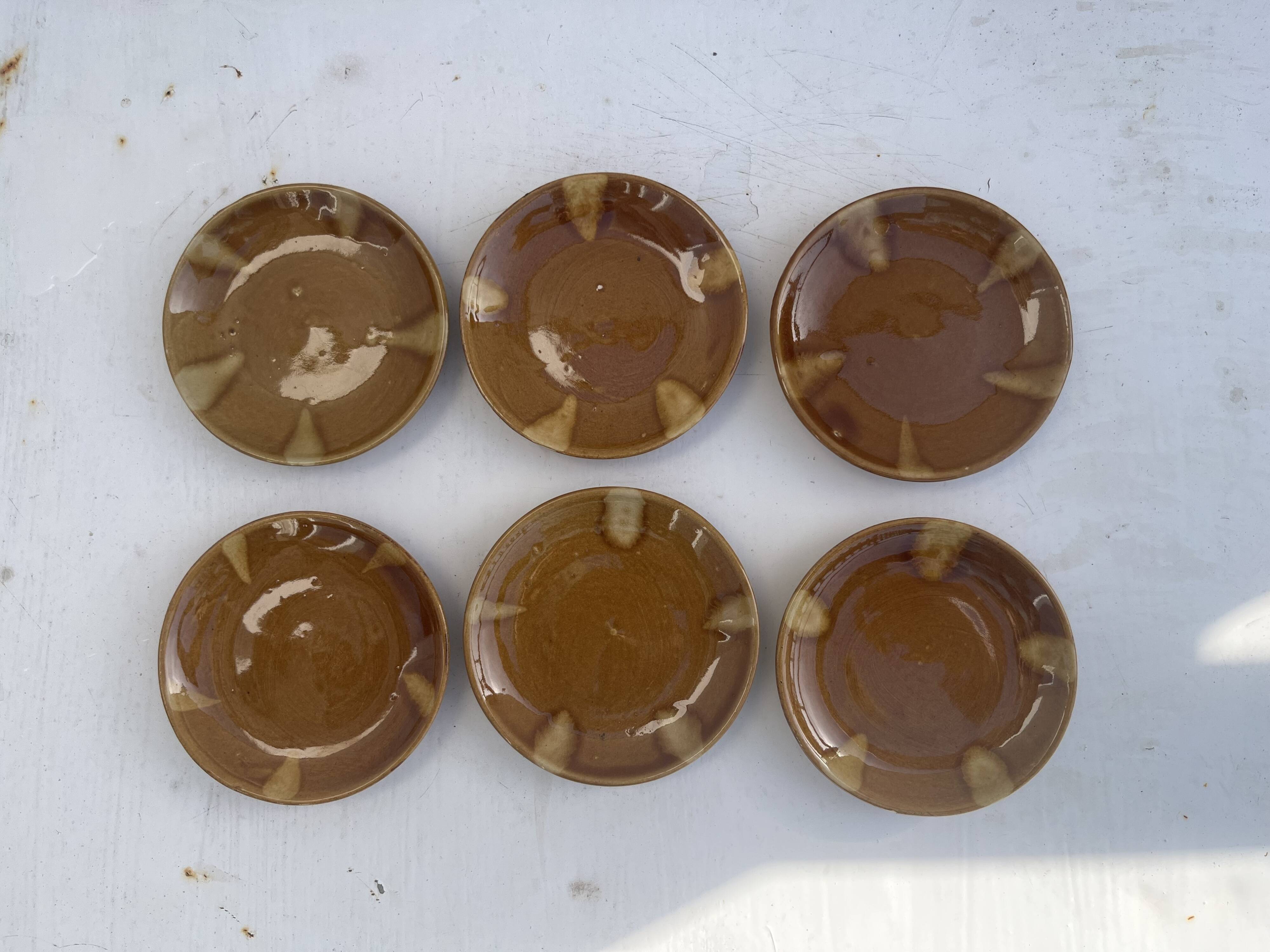 6 small vintage ceramic plates from the 1960s.