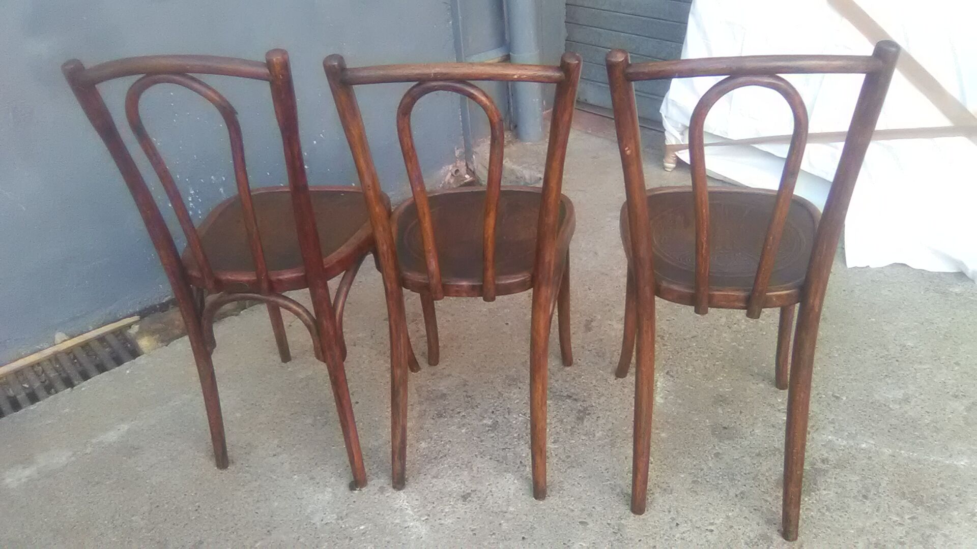 Lot of 6 mismatched bistro chairs