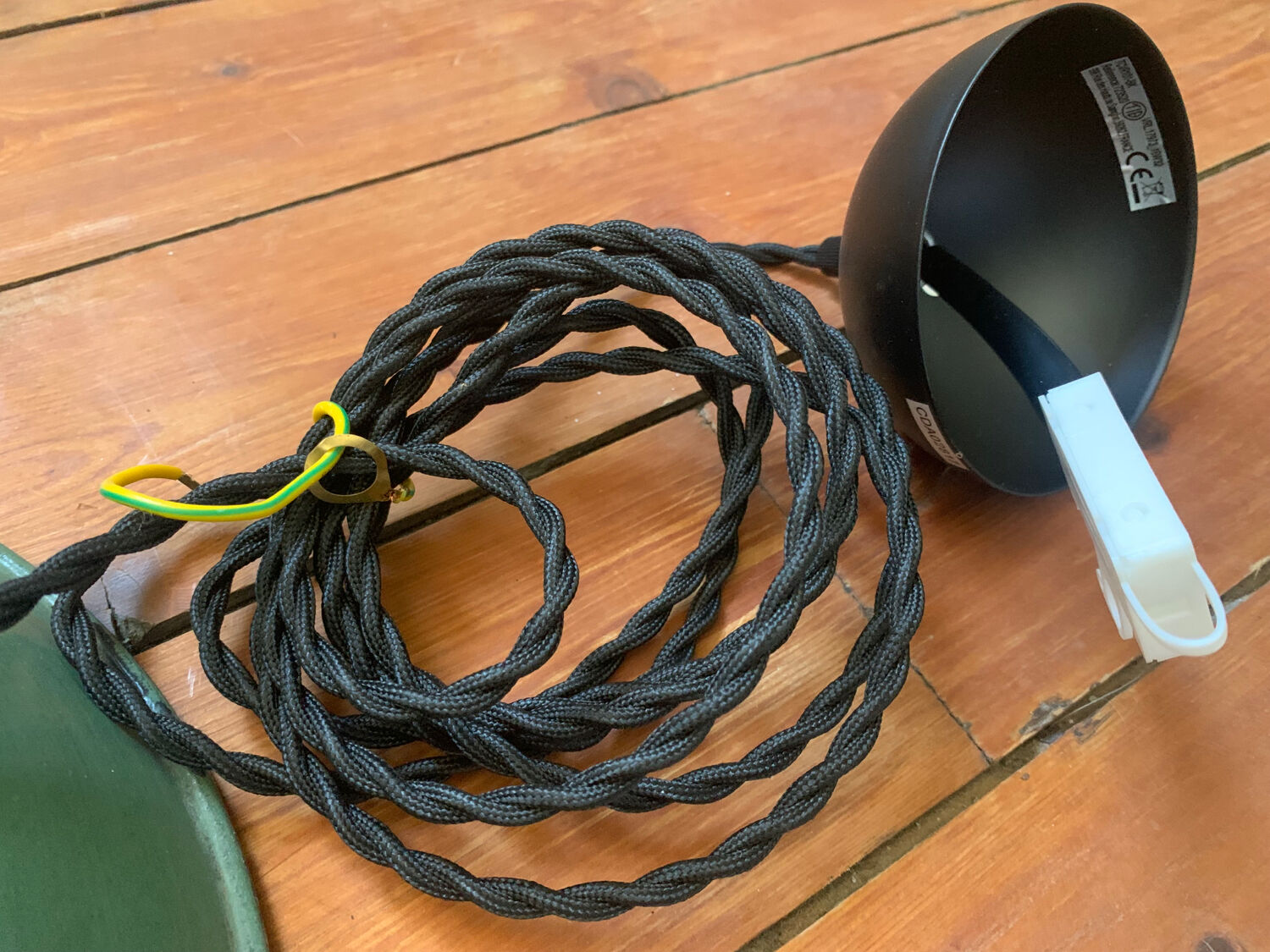 Green metal workshop pendant lamp